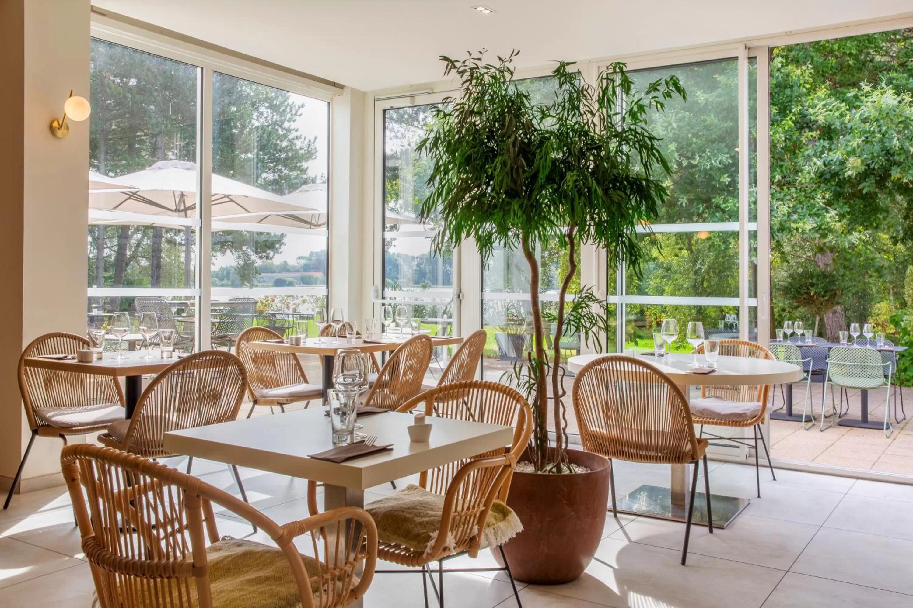 Restaurant/places to eat in Best Western Hotel du Lac Dunkerque- Restaurant ouvert 7/7 midi et soir