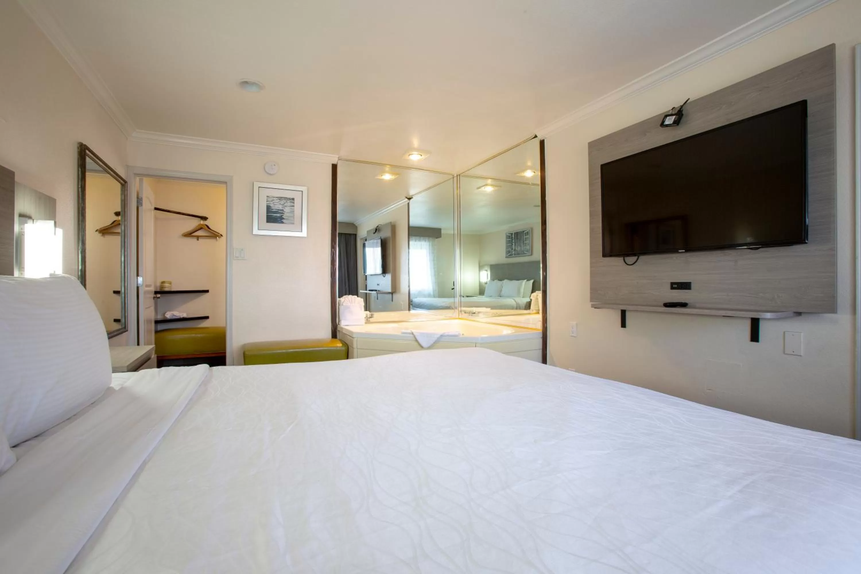 Bedroom, Bed in Hotel Aspen Flagstaff/ Grand Canyon InnSuites