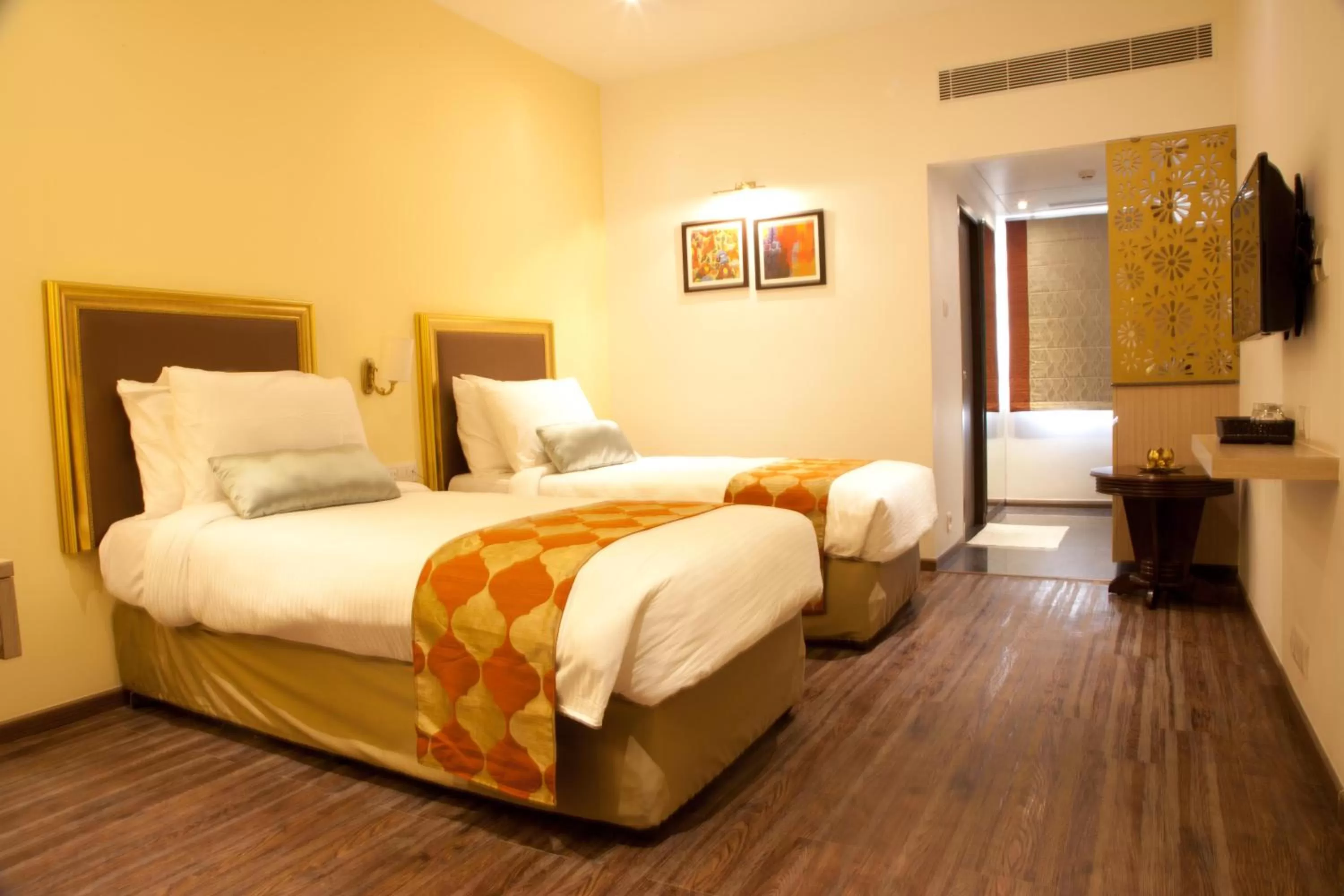 Bed in Hotel Sabareesh Park