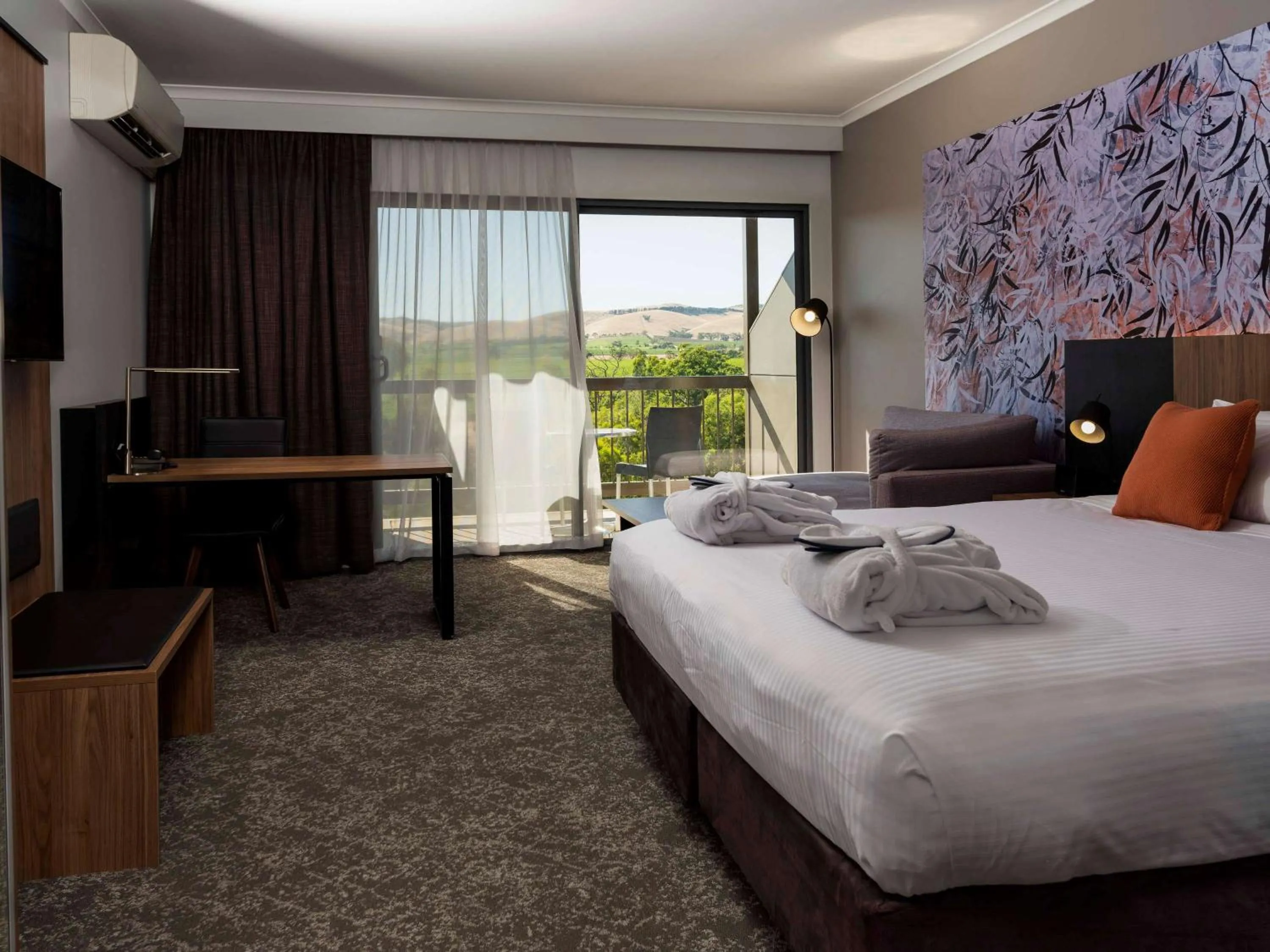 Photo of the whole room, Bed in Novotel Barossa Valley Resort