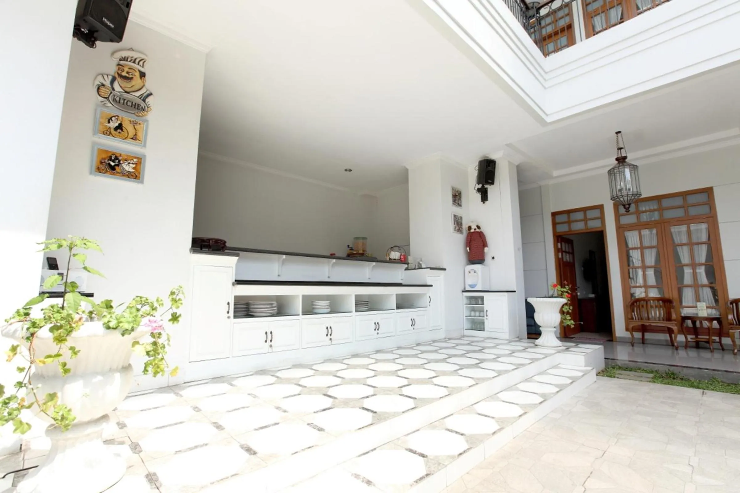 Restaurant/places to eat in de' Halimun Guest House