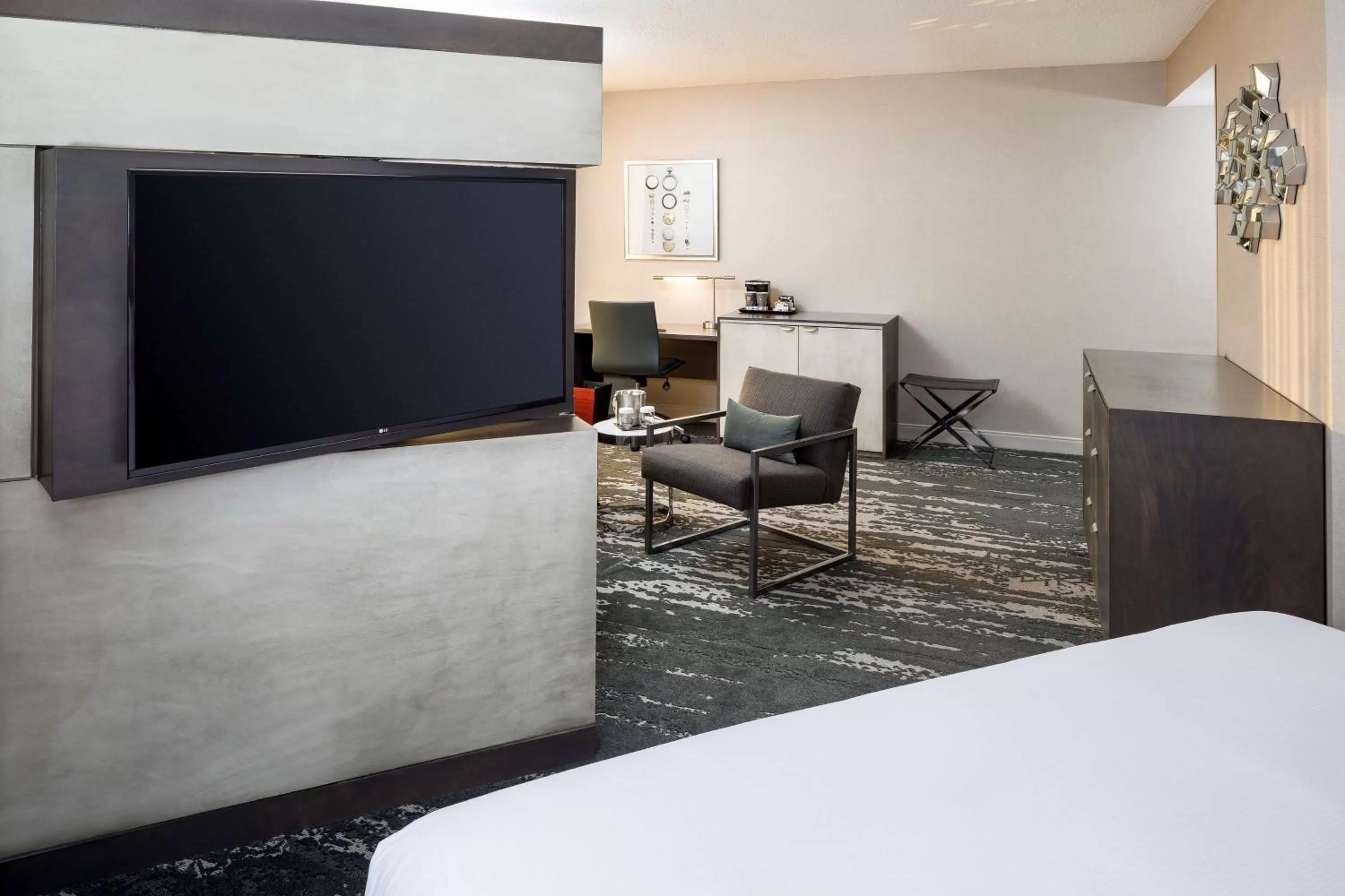 Bedroom, Bed in DoubleTree by Hilton Boston Logan Airport Chelsea