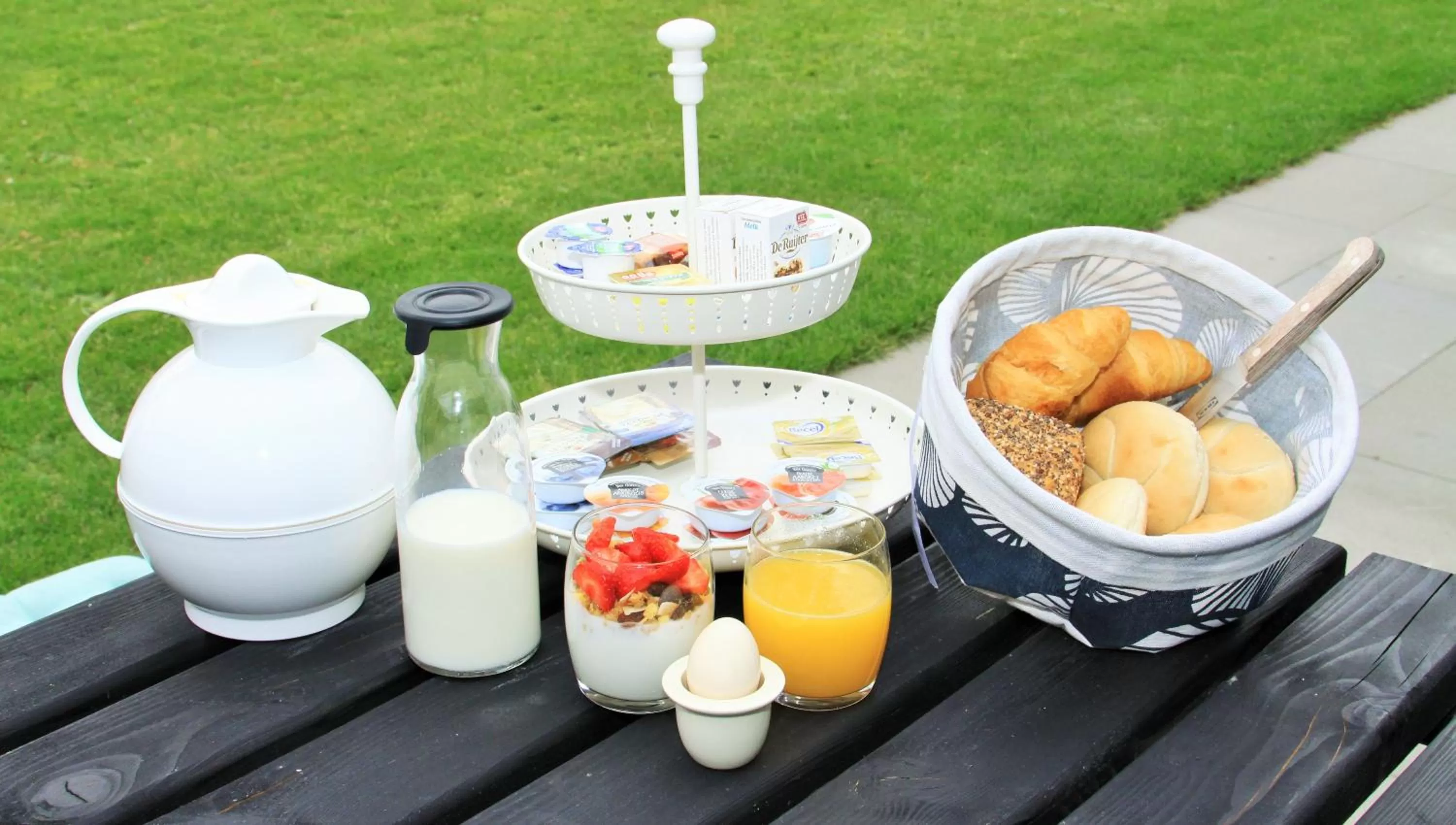 Breakfast in B&B Beach&Bos