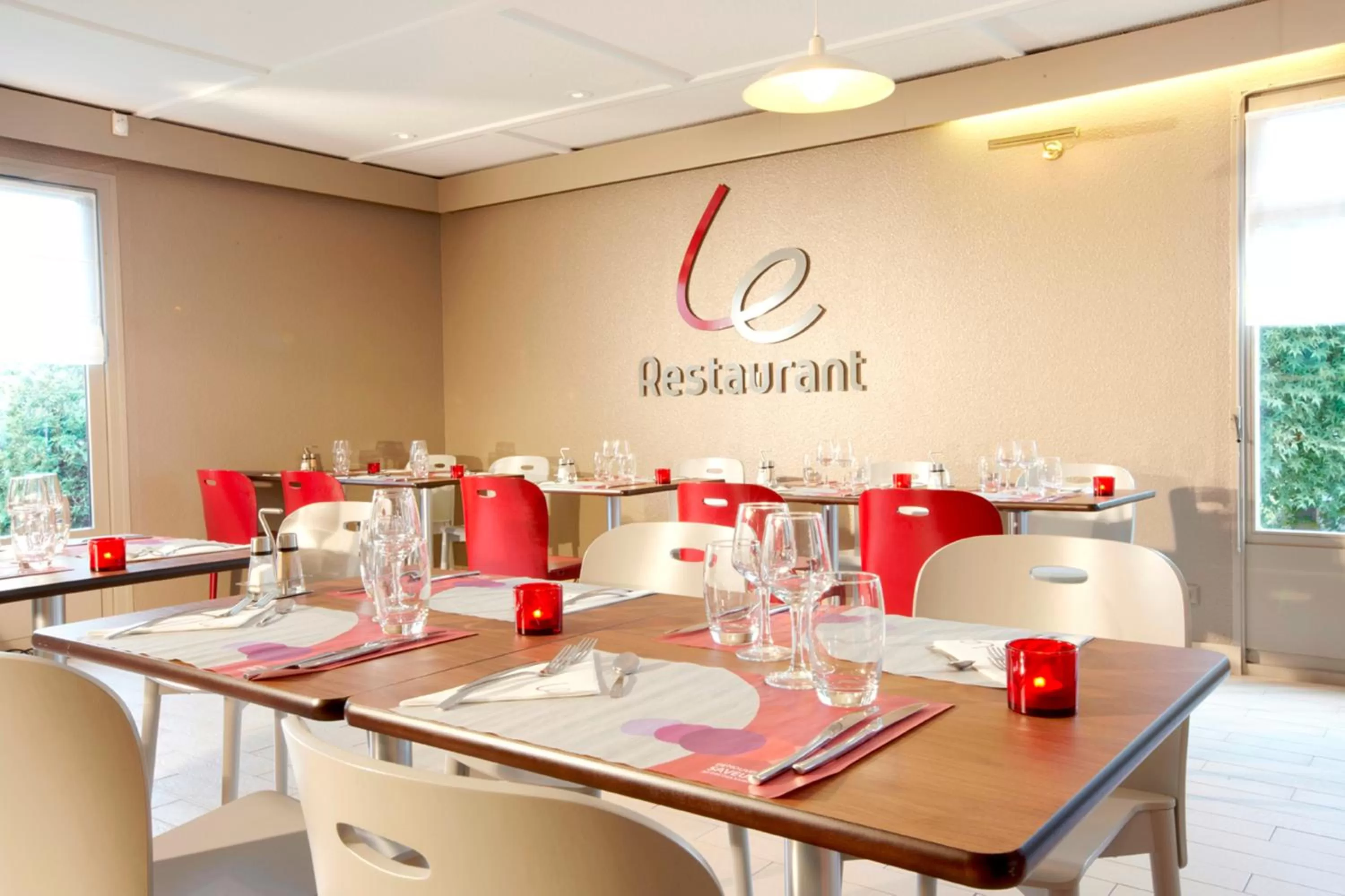 Restaurant/places to eat in Campanile Hendaye