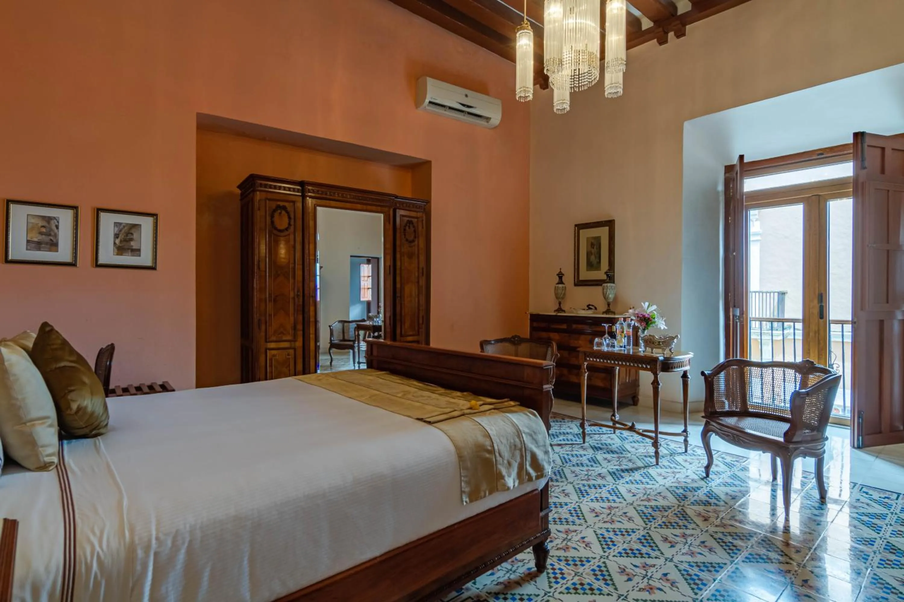 Photo of the whole room, Bed in Hotel Boutique Casa Don Gustavo, Campeche