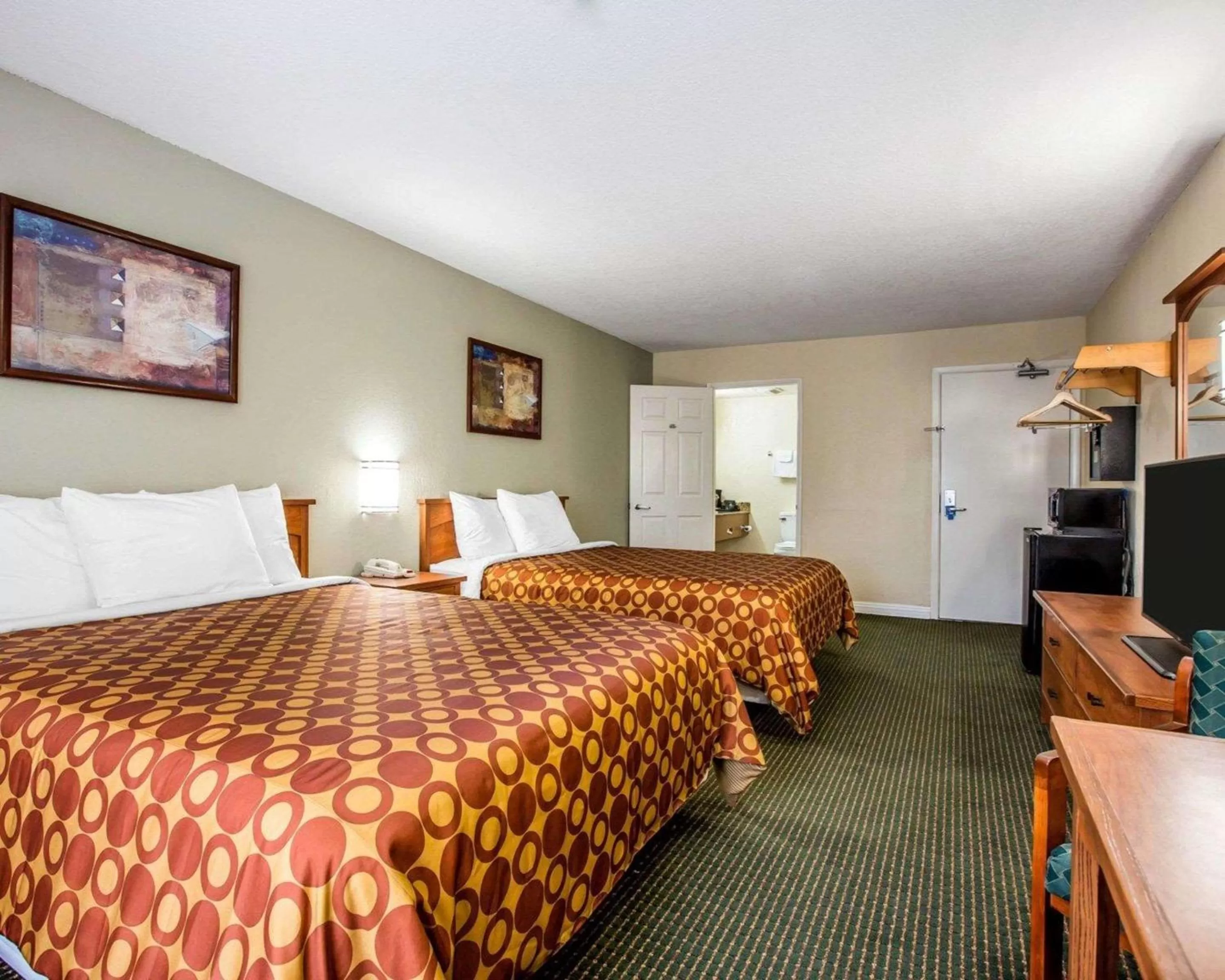 Photo of the whole room in Rodeway Inn San Clemente Beach