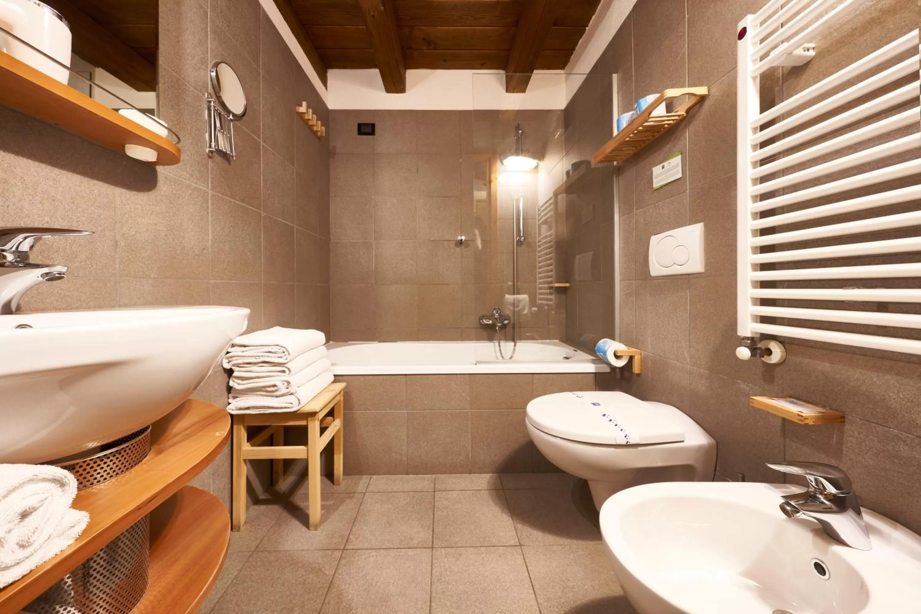 Bath in iH Hotels Courmayeur Mont Blanc