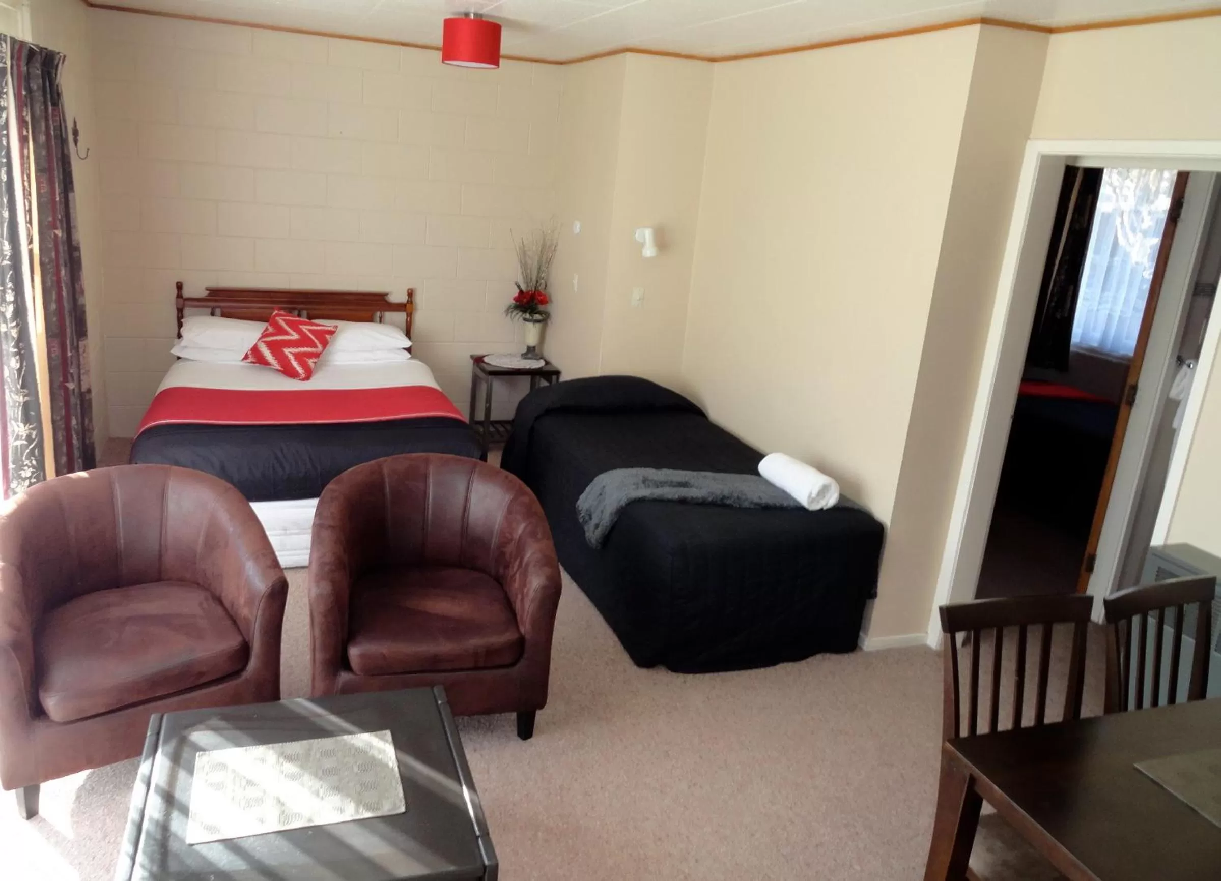 Photo of the whole room, Bed in Aarburg Airport Motel