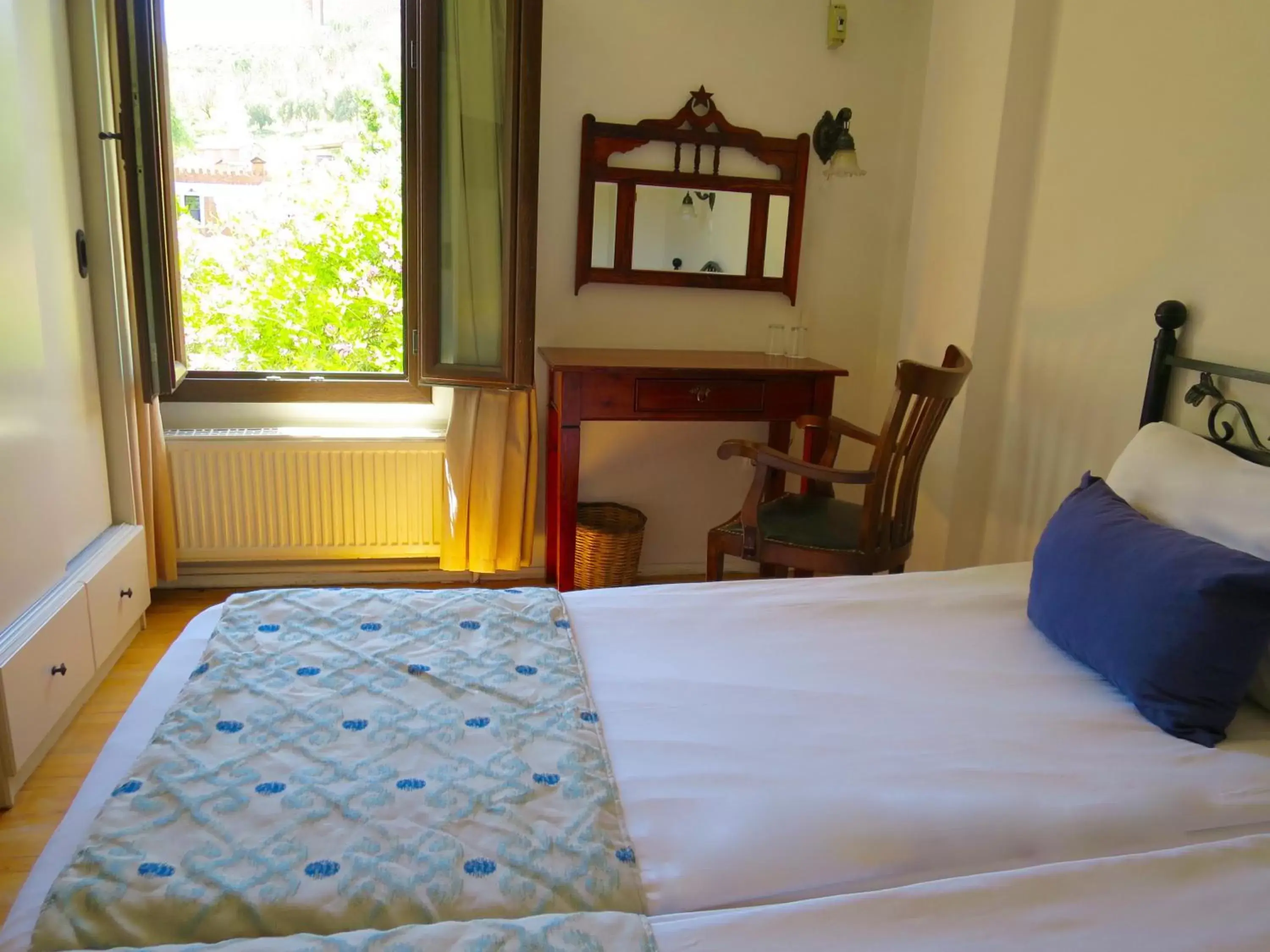 Economic Single Room in Hotel Kalehan Economic Single Room in Hotel Kalehan