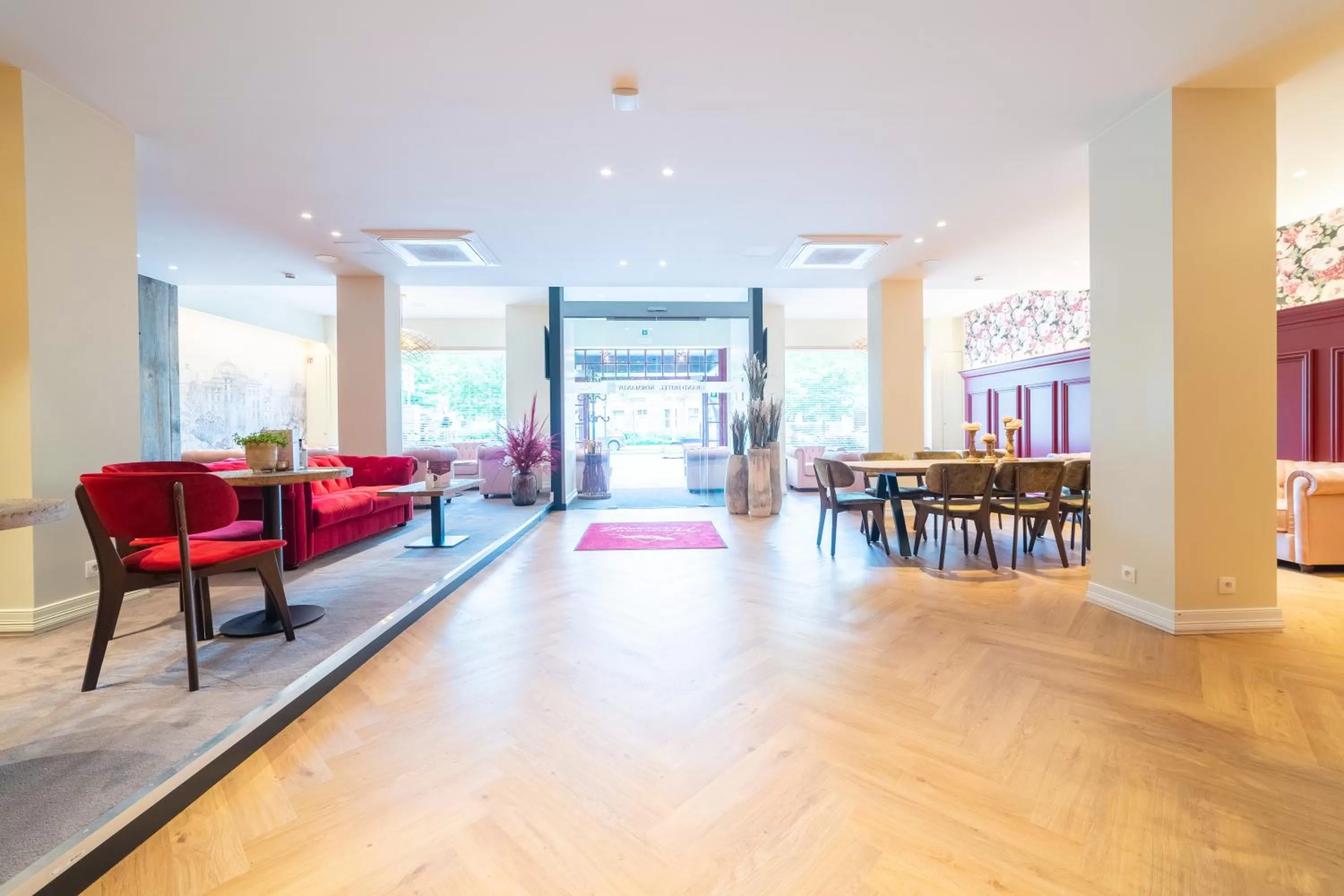 Lobby or reception in Grand Hotel Normandy by CW Hotel Collection