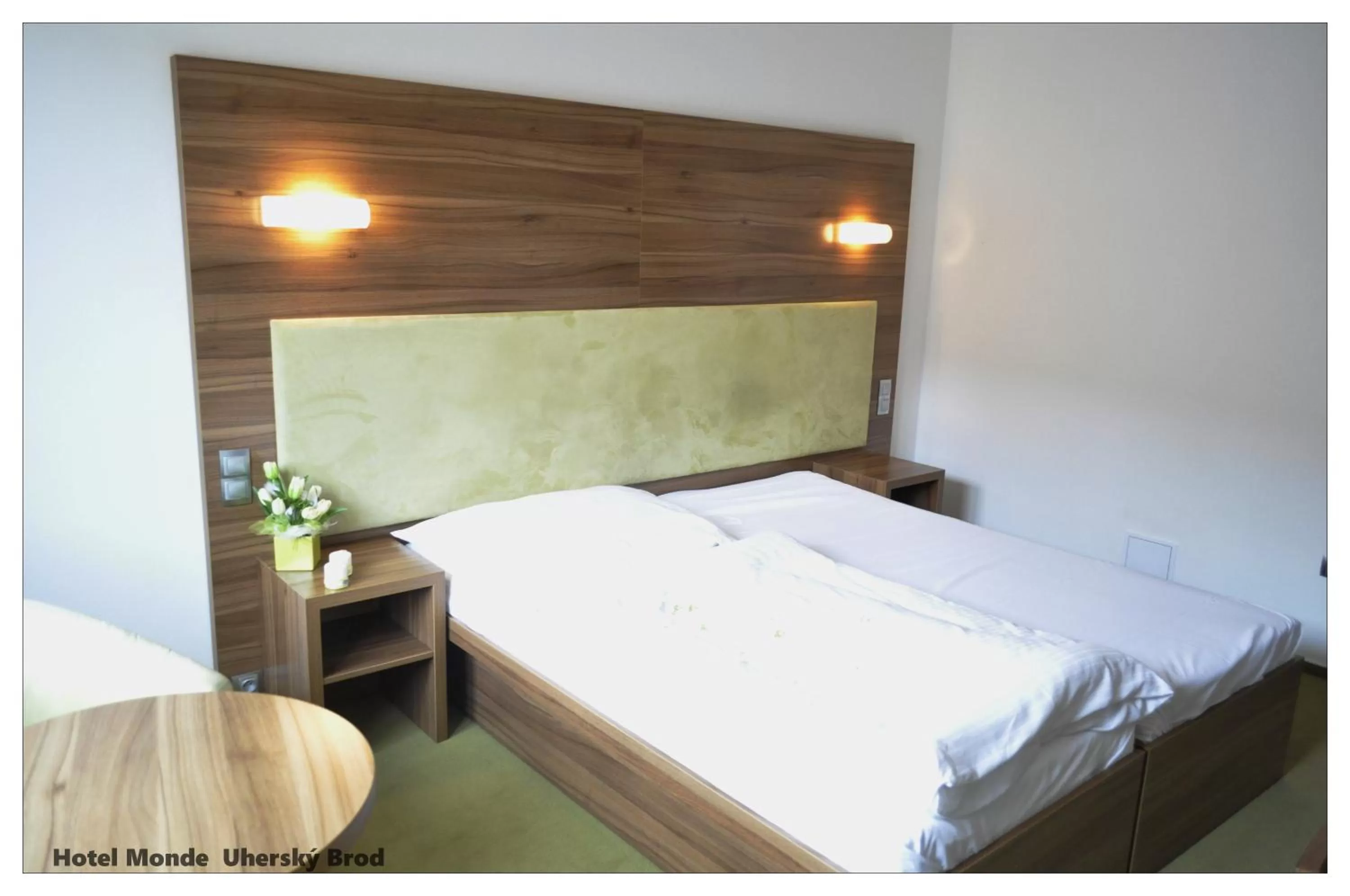 Bedroom, Bed in Hotel Monde