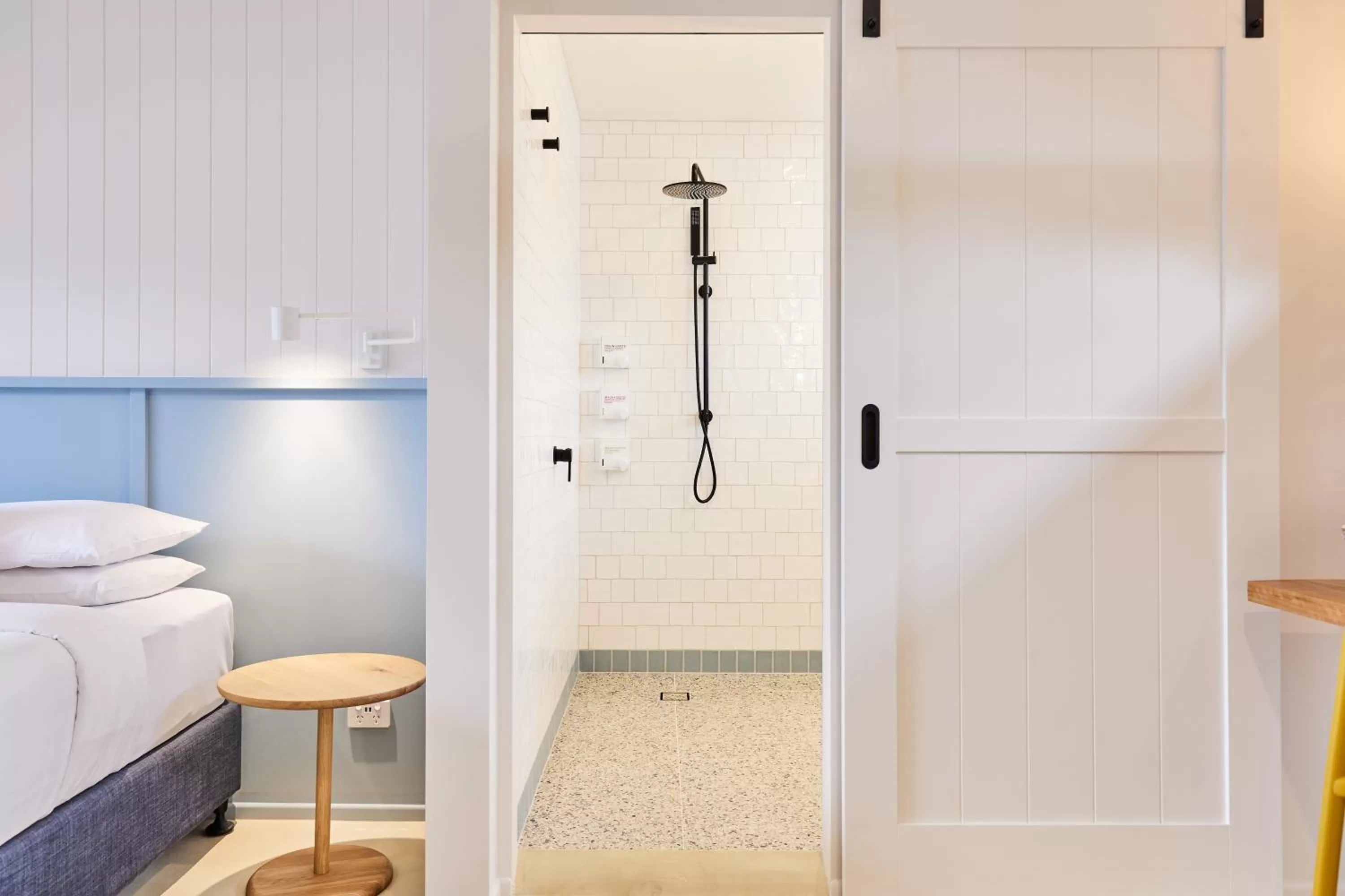 Bathroom, Bed in The Blue Water Motel