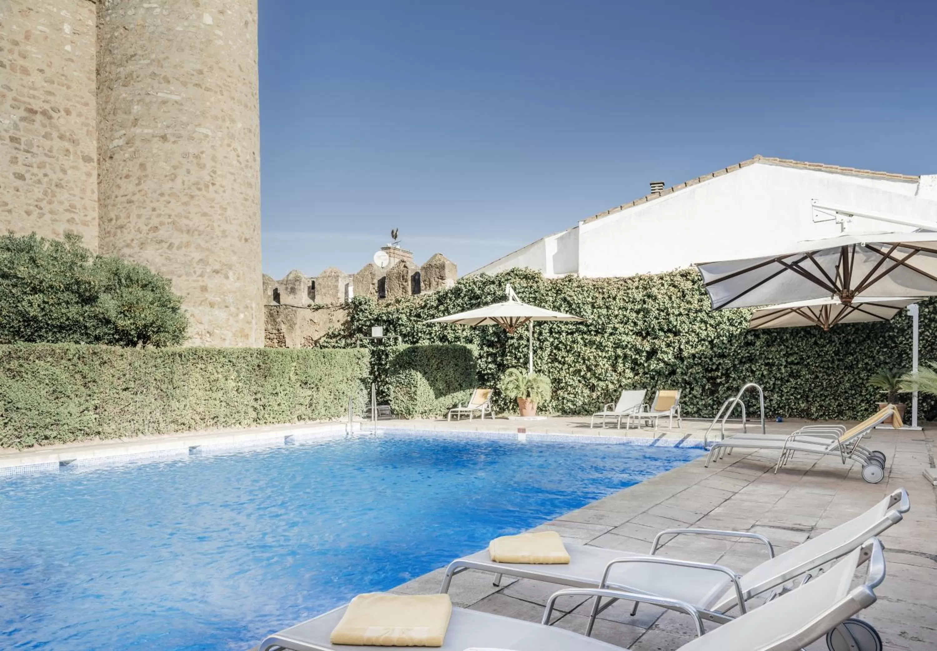 Swimming pool in Parador de Zafra