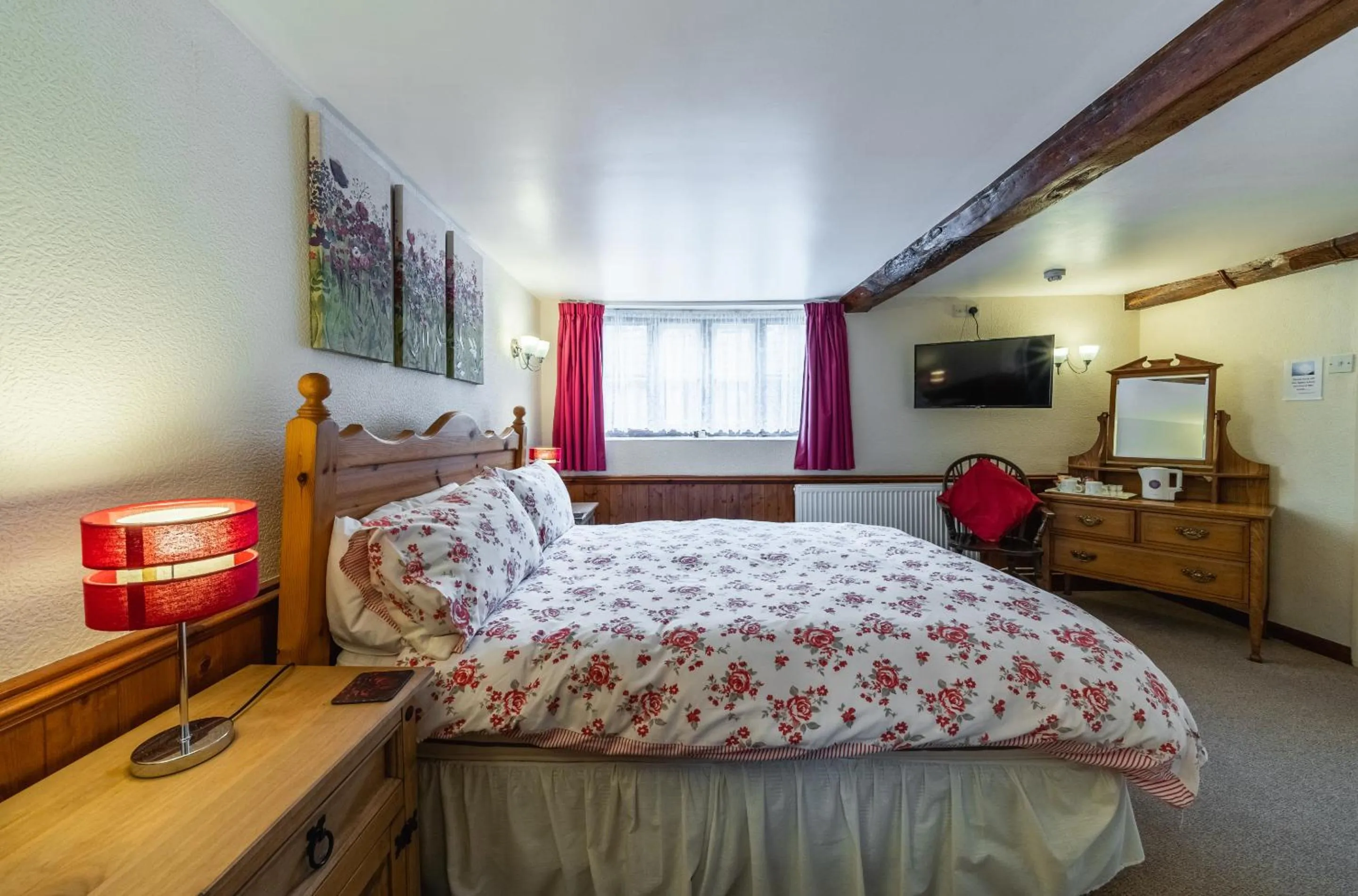 Bedroom, Bed in Yallands Farmhouse