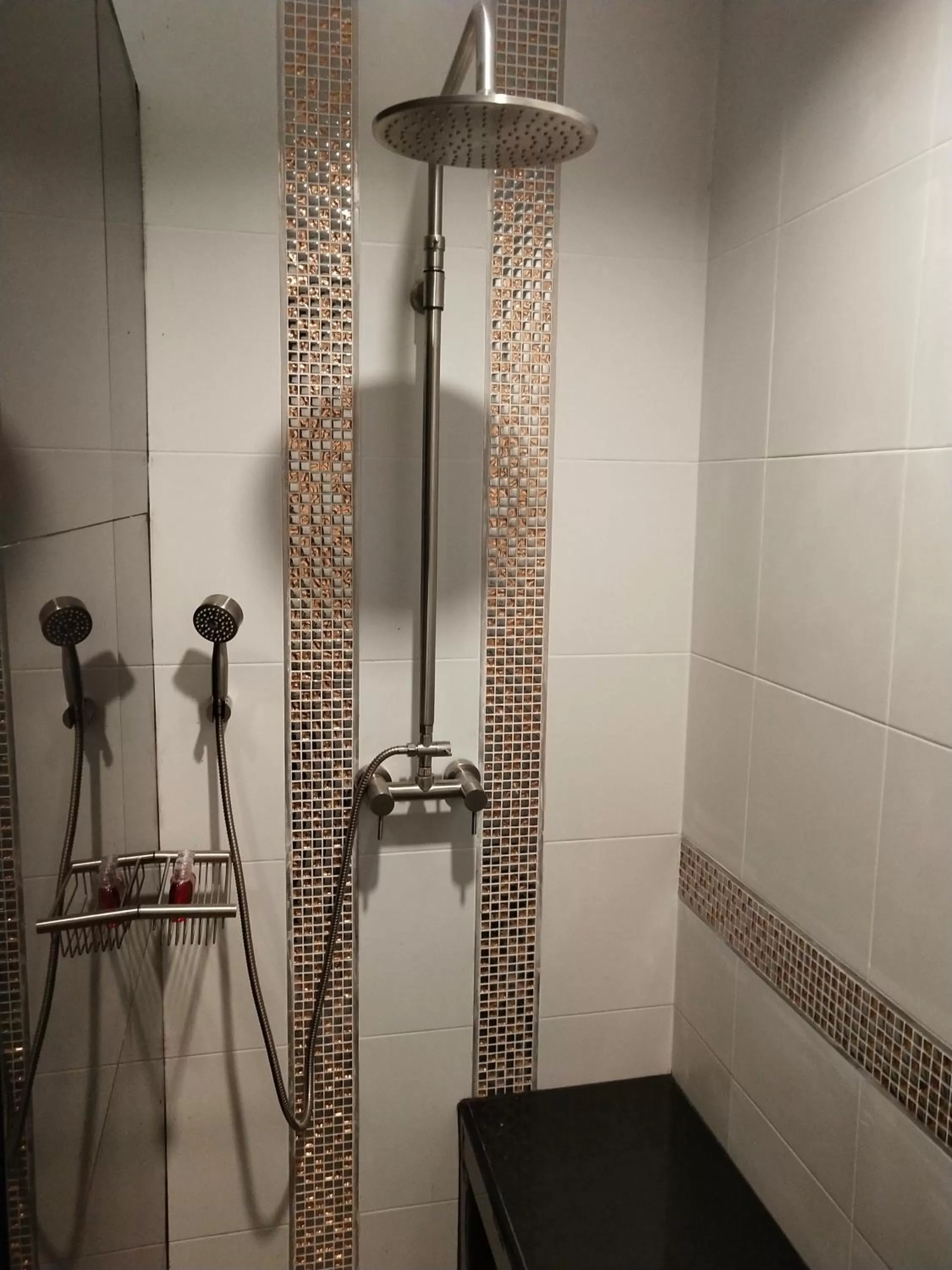 Shower in Hotel De Wualai