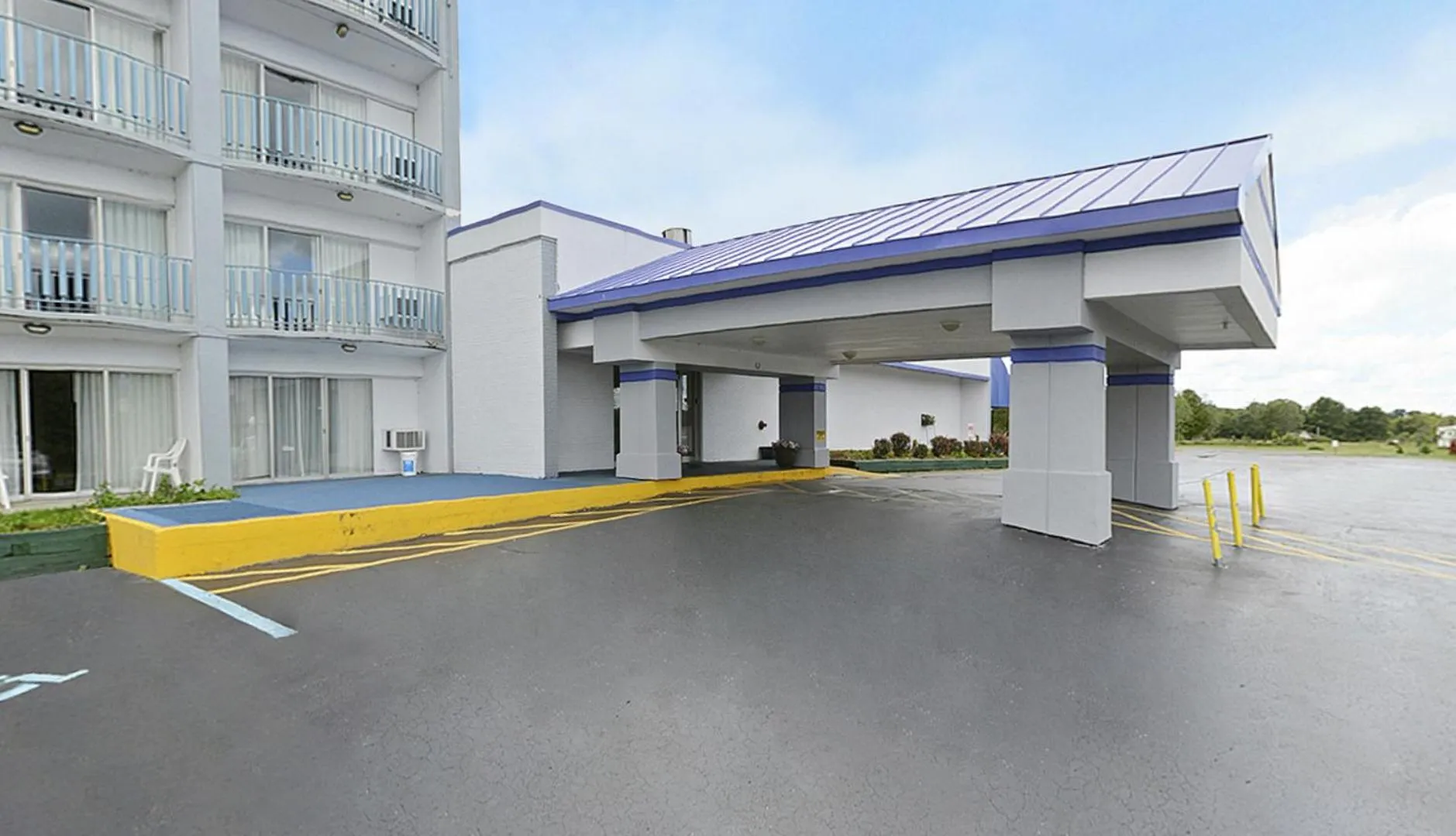 Howard Johnson by Wyndham Saint Joseph Benton Harbor