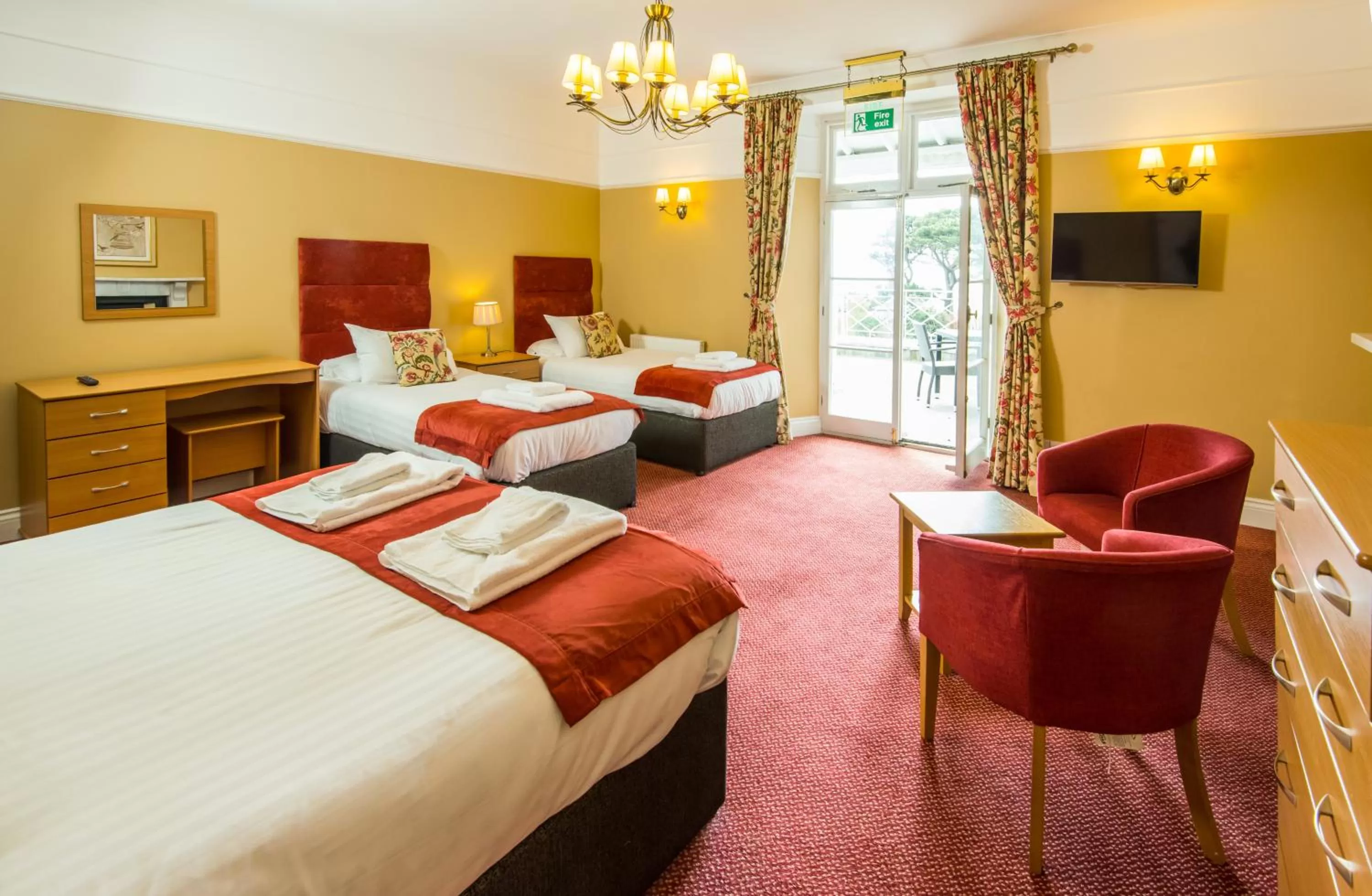 Bedroom, Bed in Cliffden Hotel