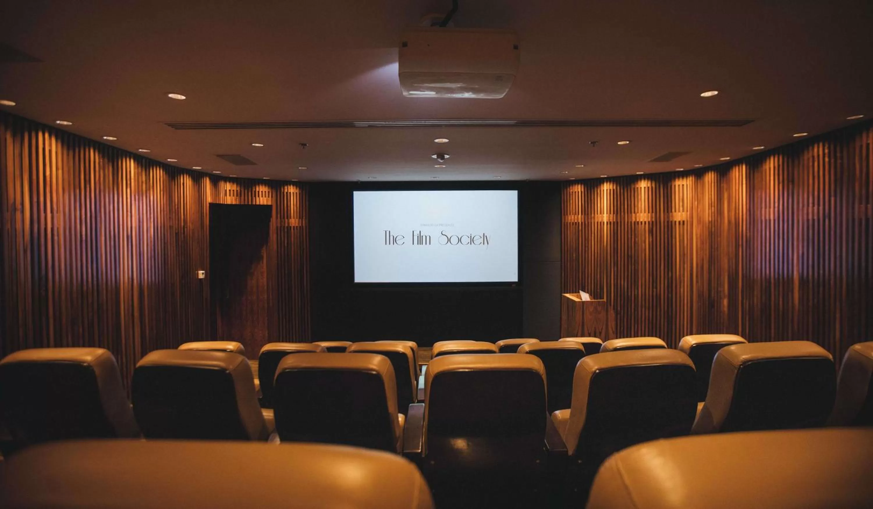 TV and multimedia in Shangri-La Vancouver