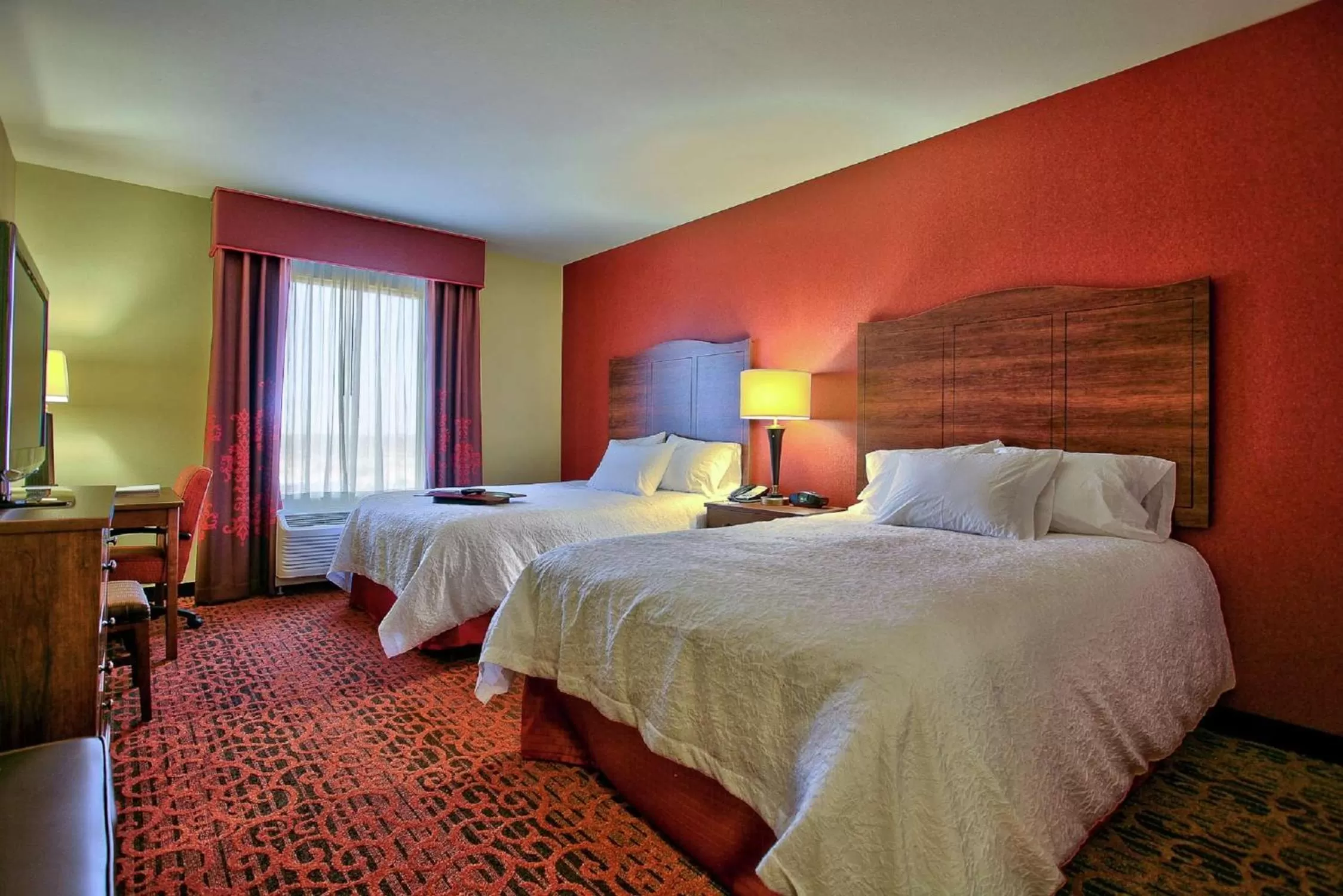 Bedroom, Bed in Hampton Inn & Suites Scottsdale at Talking Stick