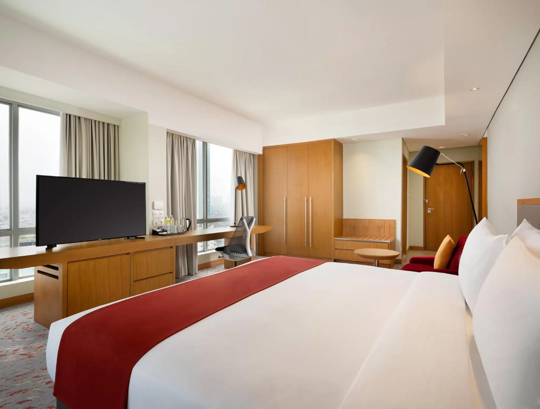 TV and multimedia, Bed in Holiday Inn & Suites Jakarta Gajah Mada by IHG