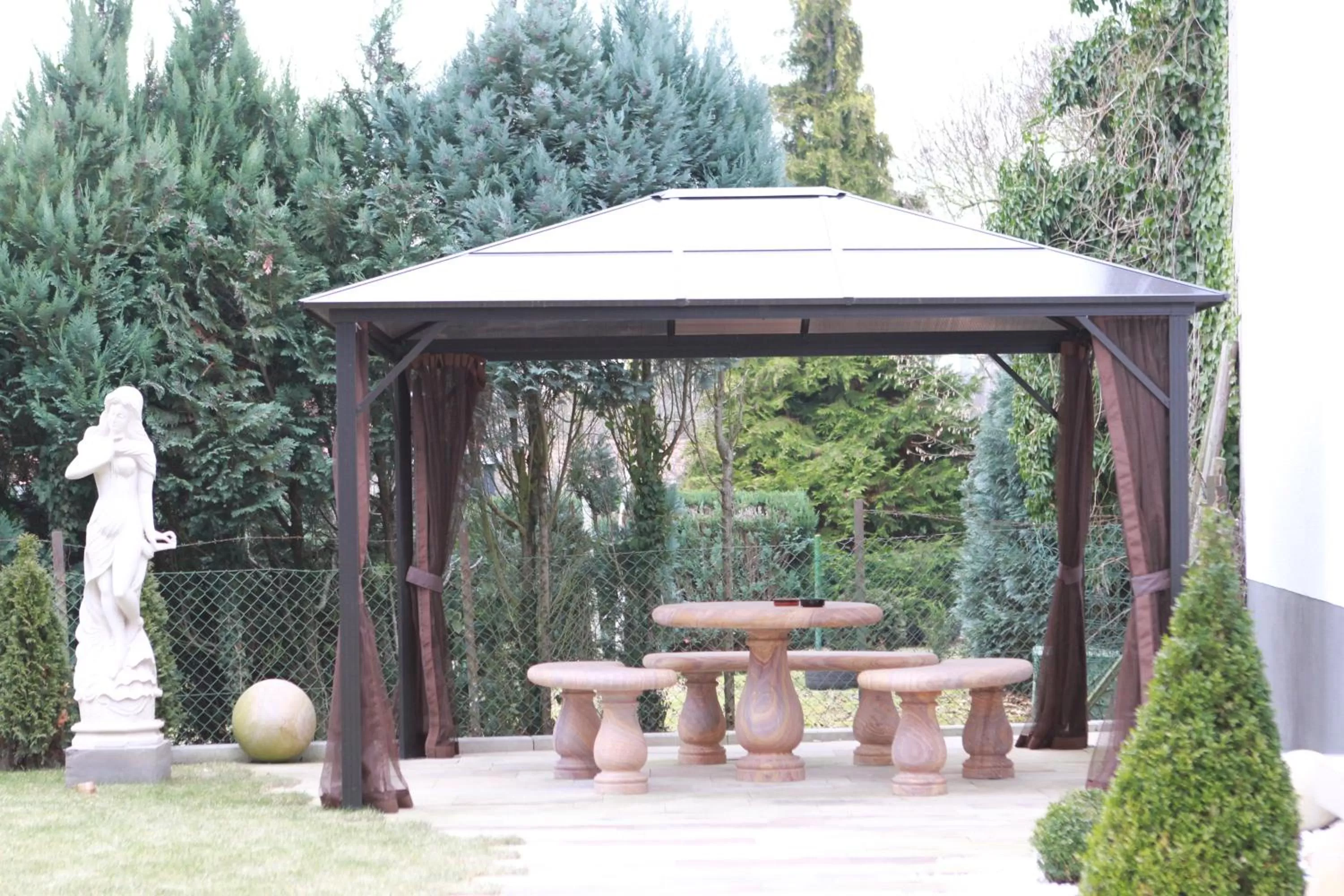 Garden in Naam Hotel & Apartments Frankfurt City-Messe Airport