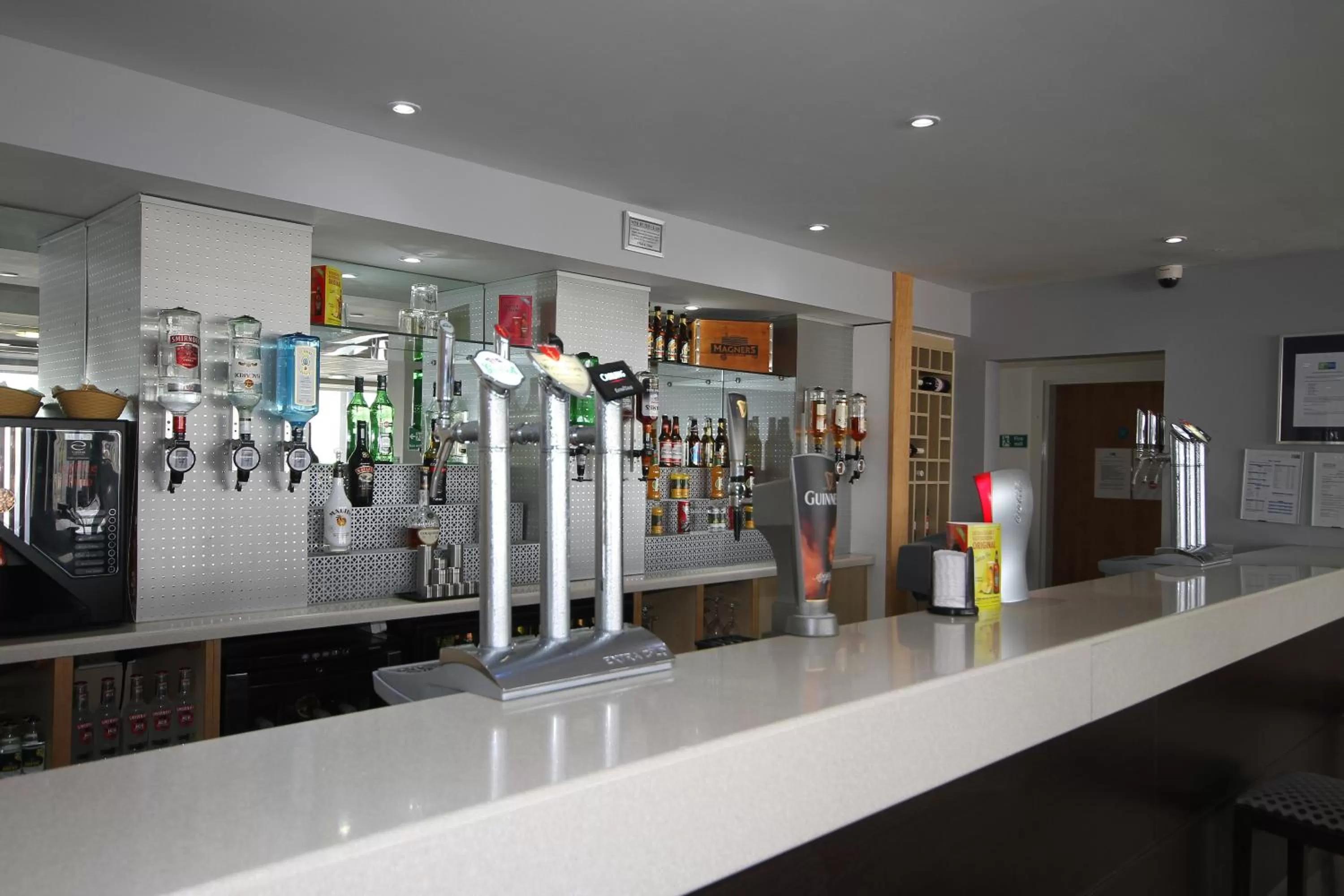 Lounge or bar in Holiday Inn Express Nuneaton by IHG