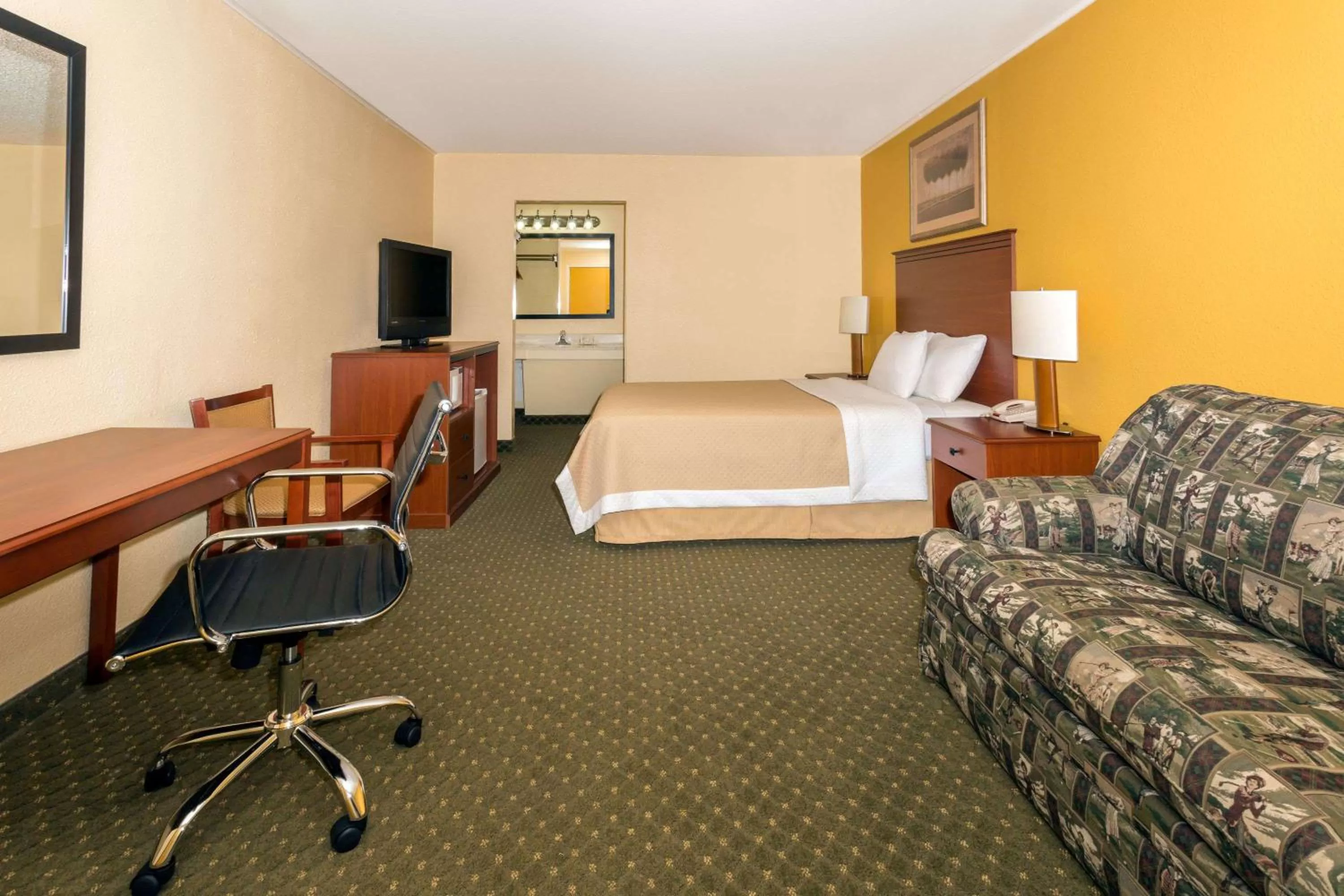 Photo of the whole room in Alamo Inn