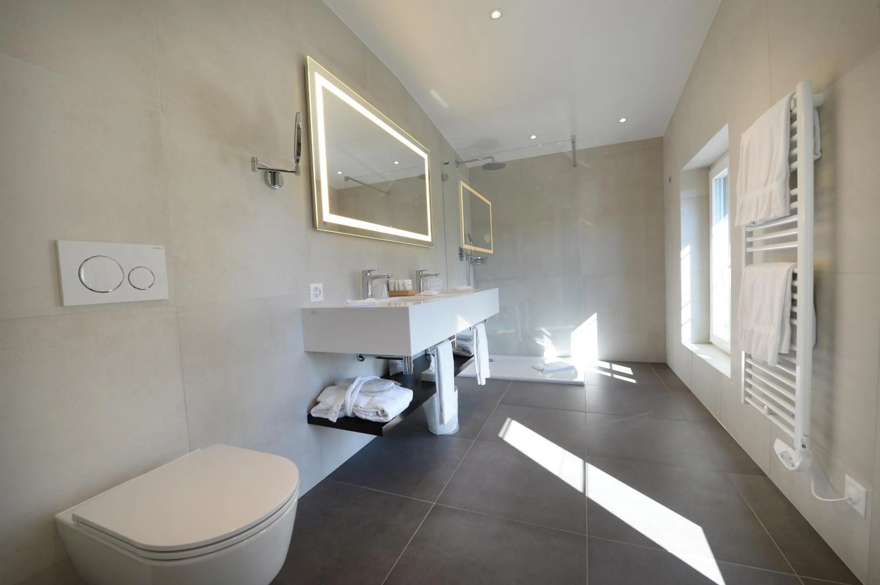 Shower in Hôtel la Prairie