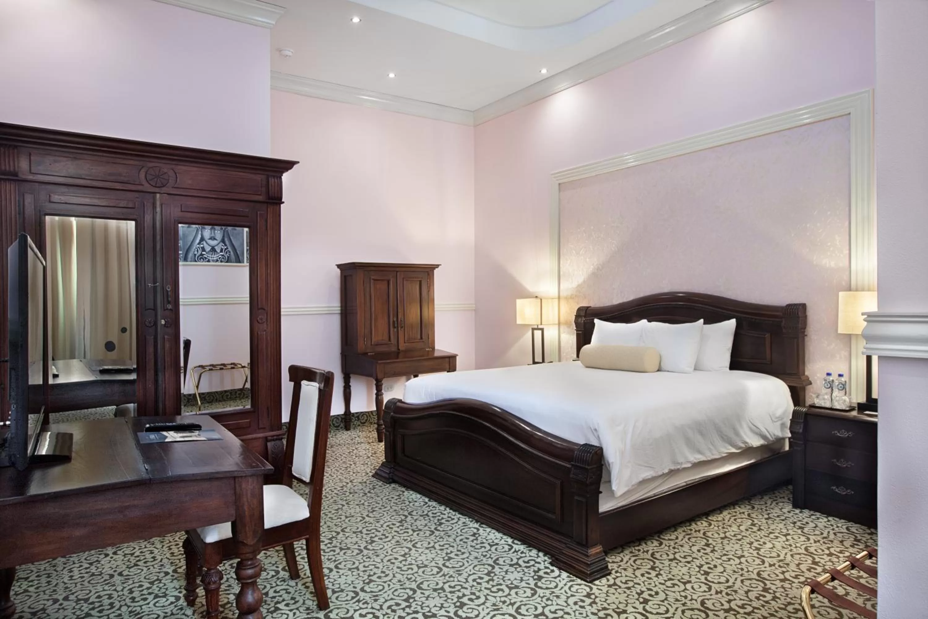 Photo of the whole room, Bed in Hotel la Perla Leon