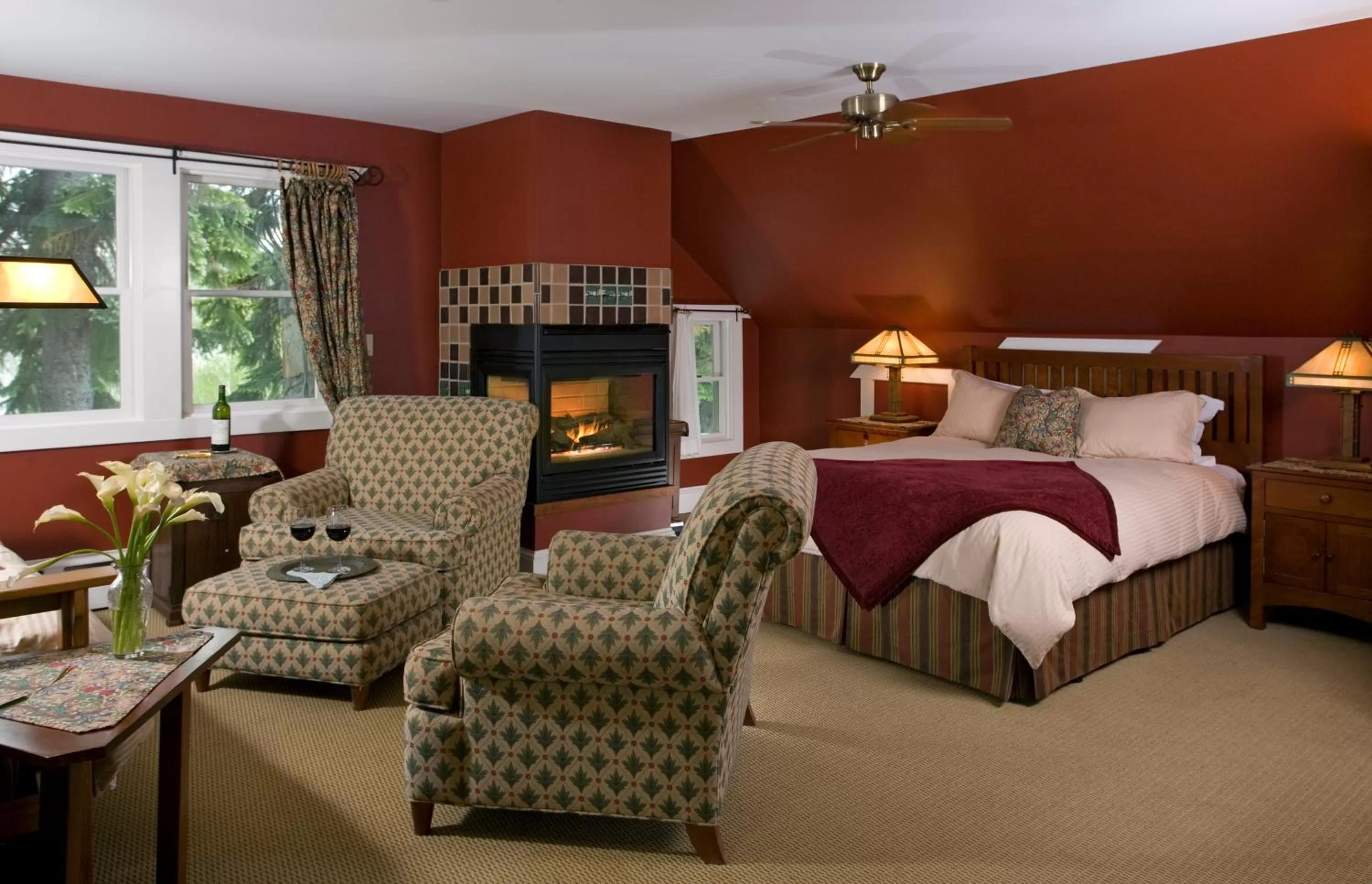 Bed in Lake Pointe Inn