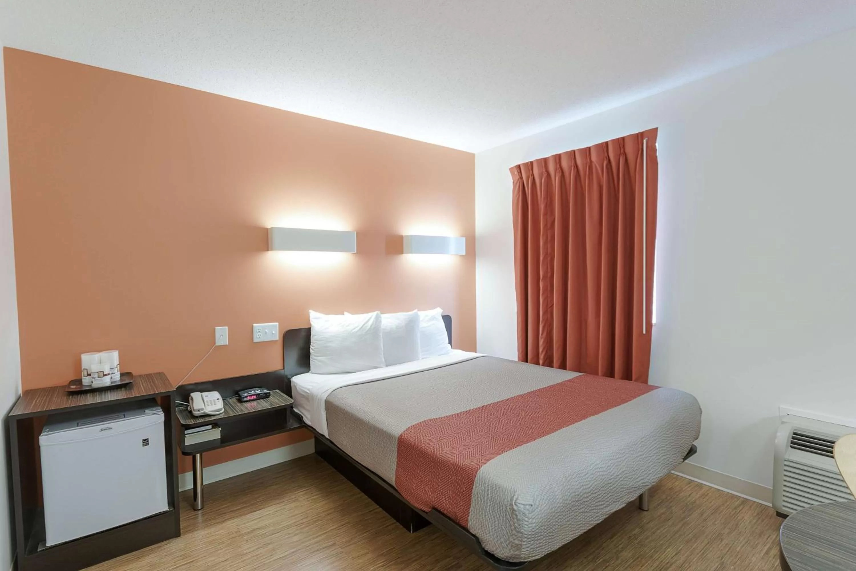 Photo of the whole room, Bed in Motel 6-Brandon, MB