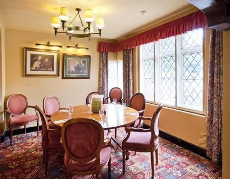 Lounge or bar in Roebuck by Greene King Inns