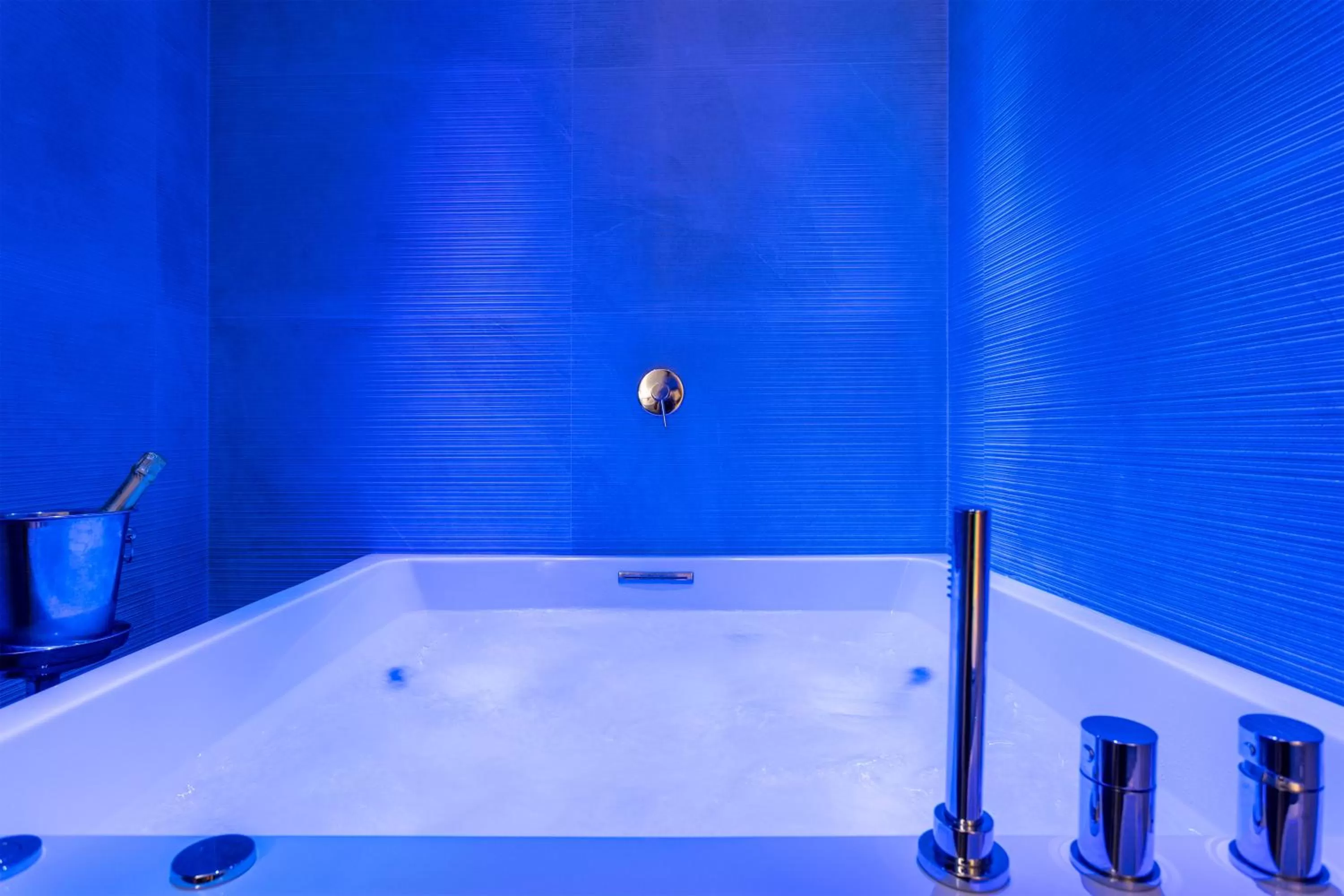 Hot Tub in Quinto Stabile Rooms&Suite