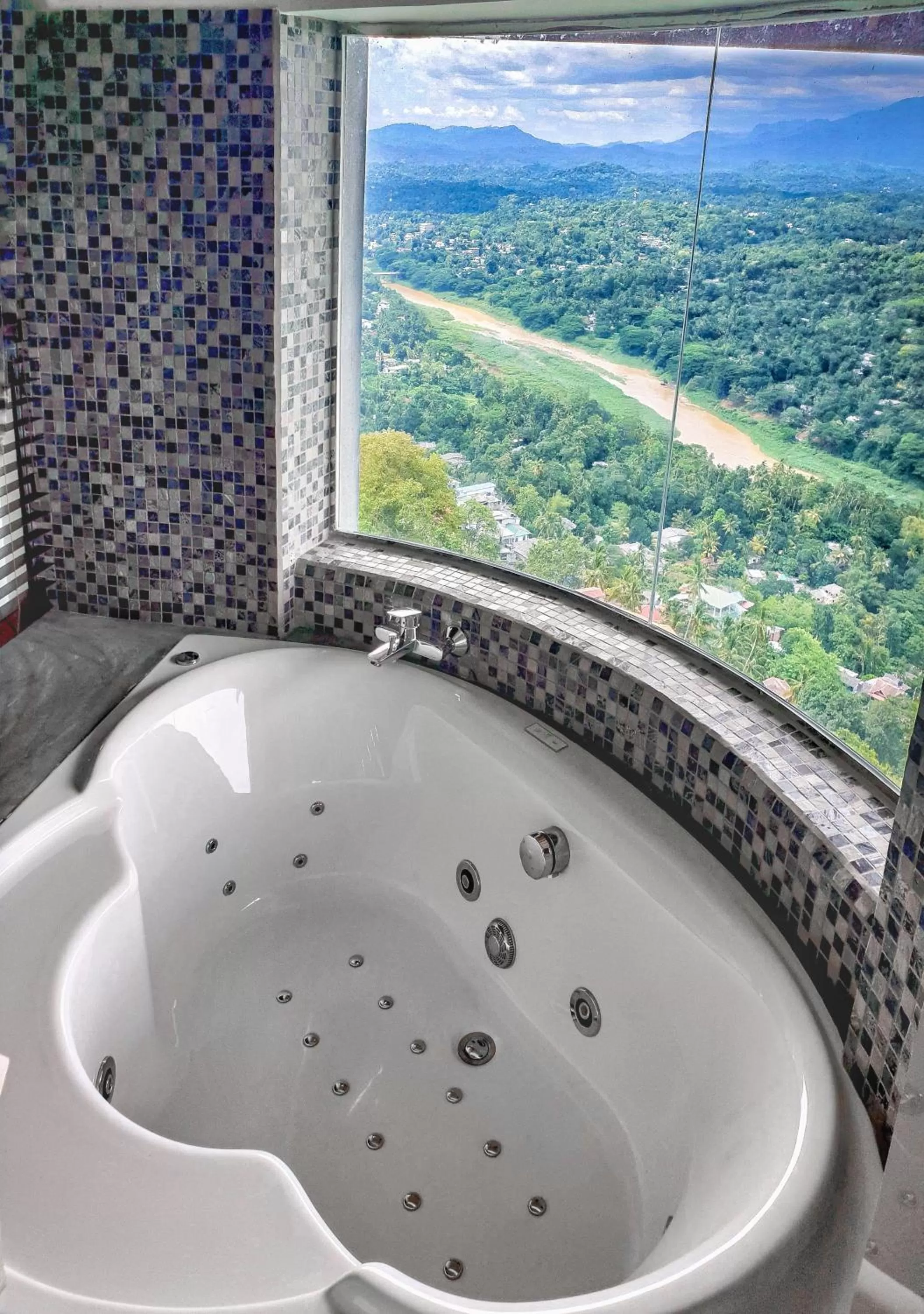 Bath in Mount Blue Kandy