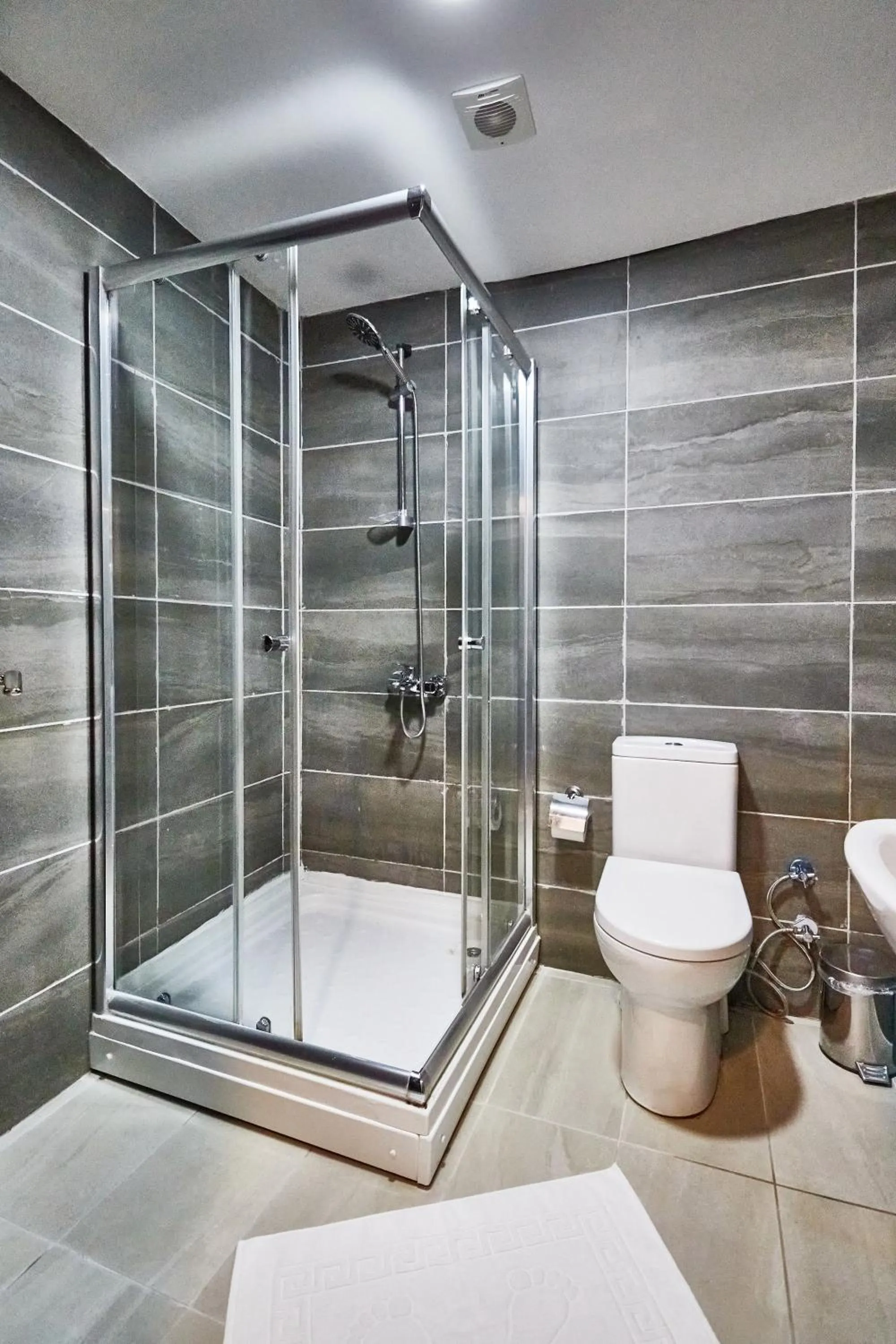 Toilet in Kumru Hotel