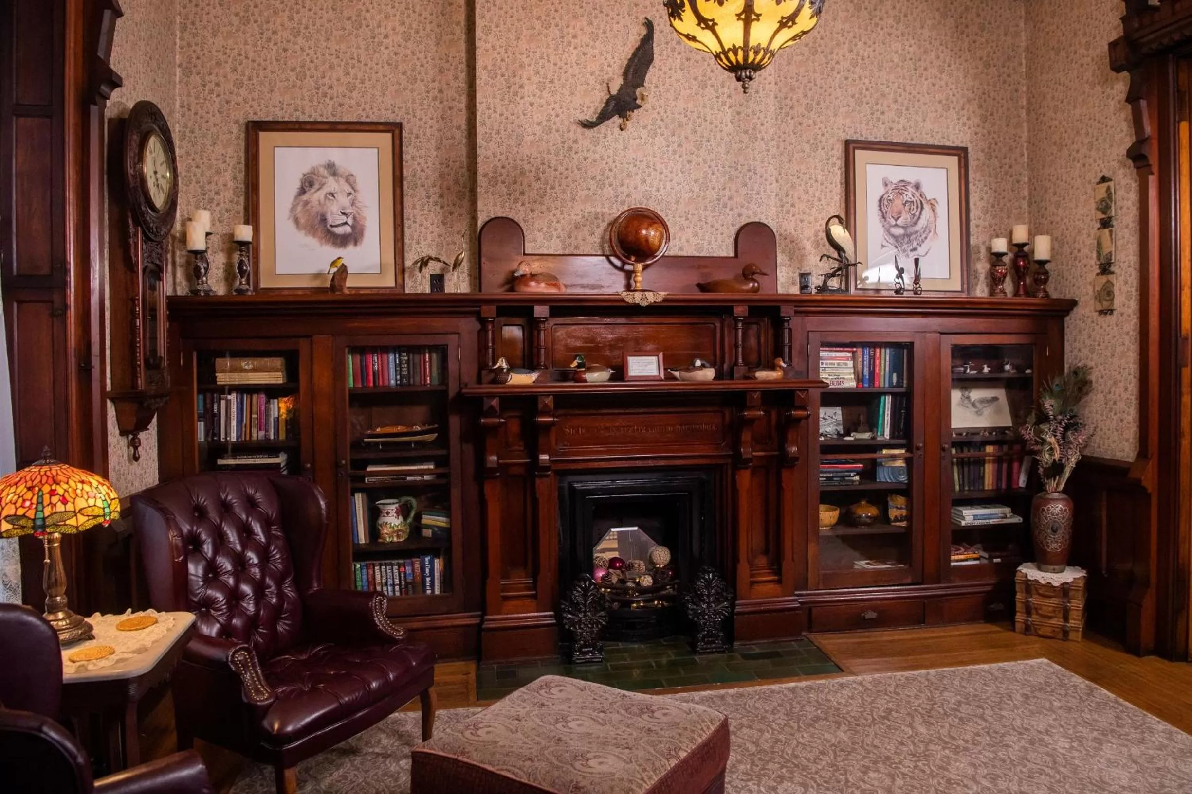 Library in Spencer House Bed & Breakfast