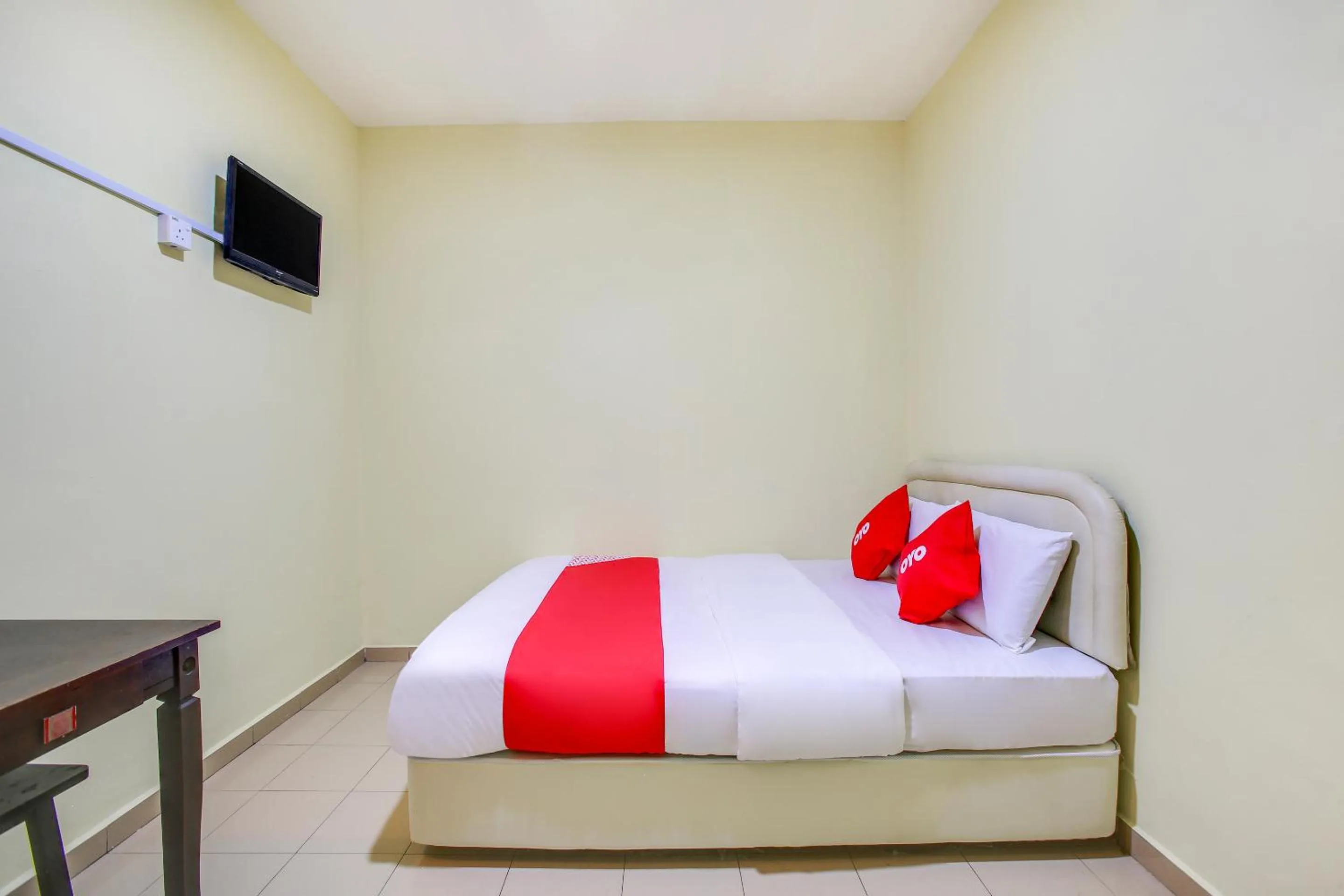 Property building, Bed in Foong Inn Hotel Banting