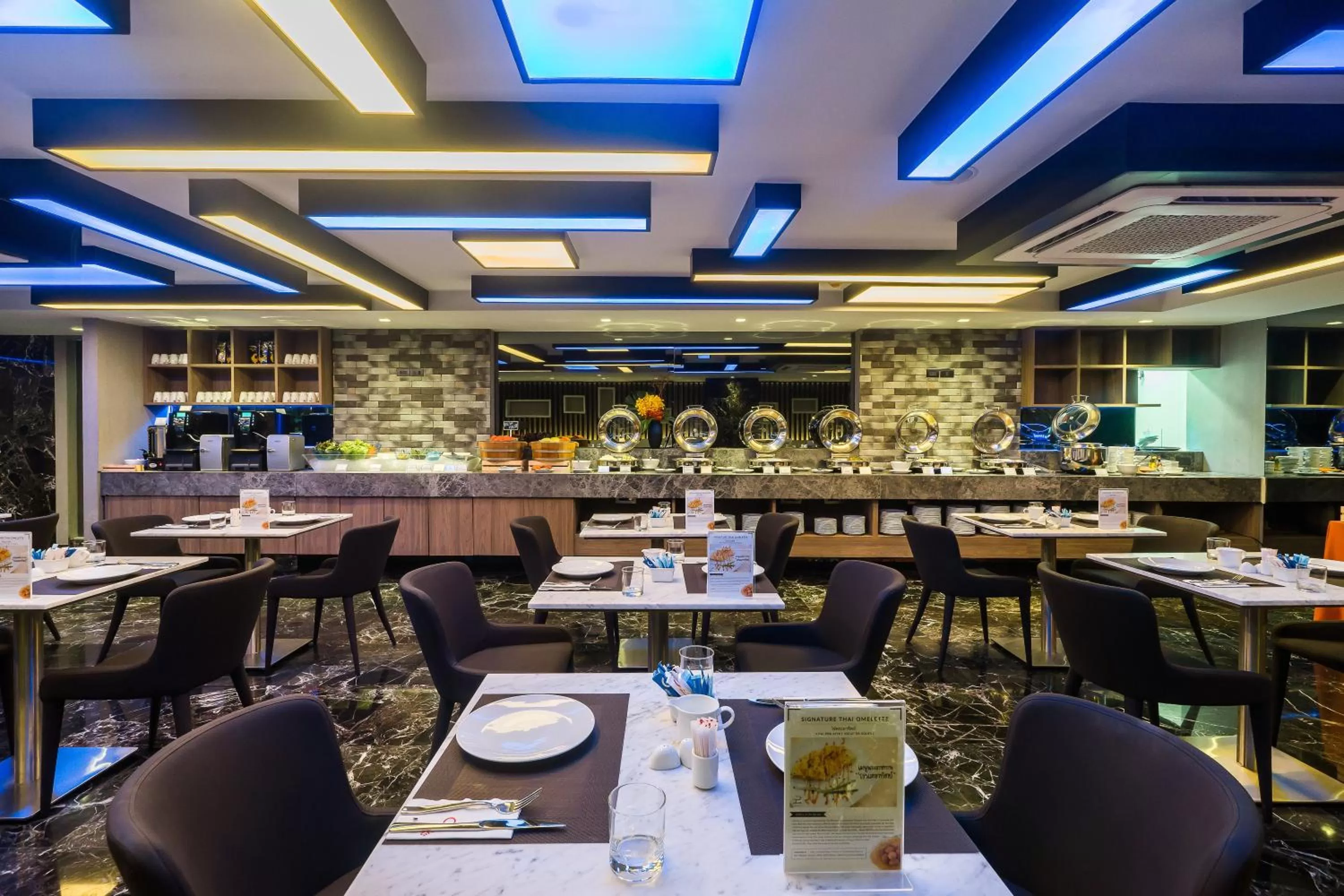 Restaurant/places to eat in Citrus Suites Sukhumvit 6 by Compass Hospitality