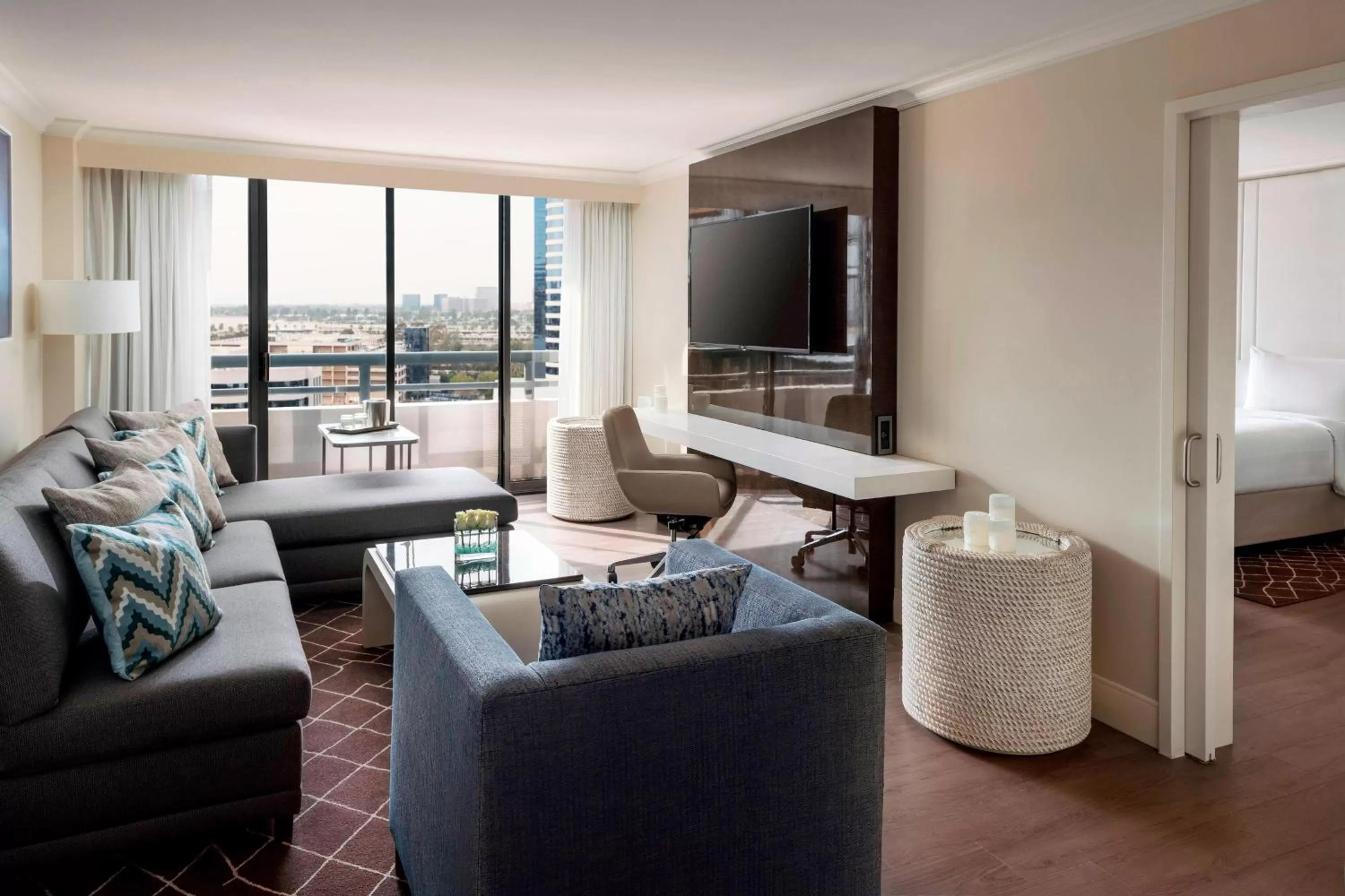 Living room in Irvine Marriott