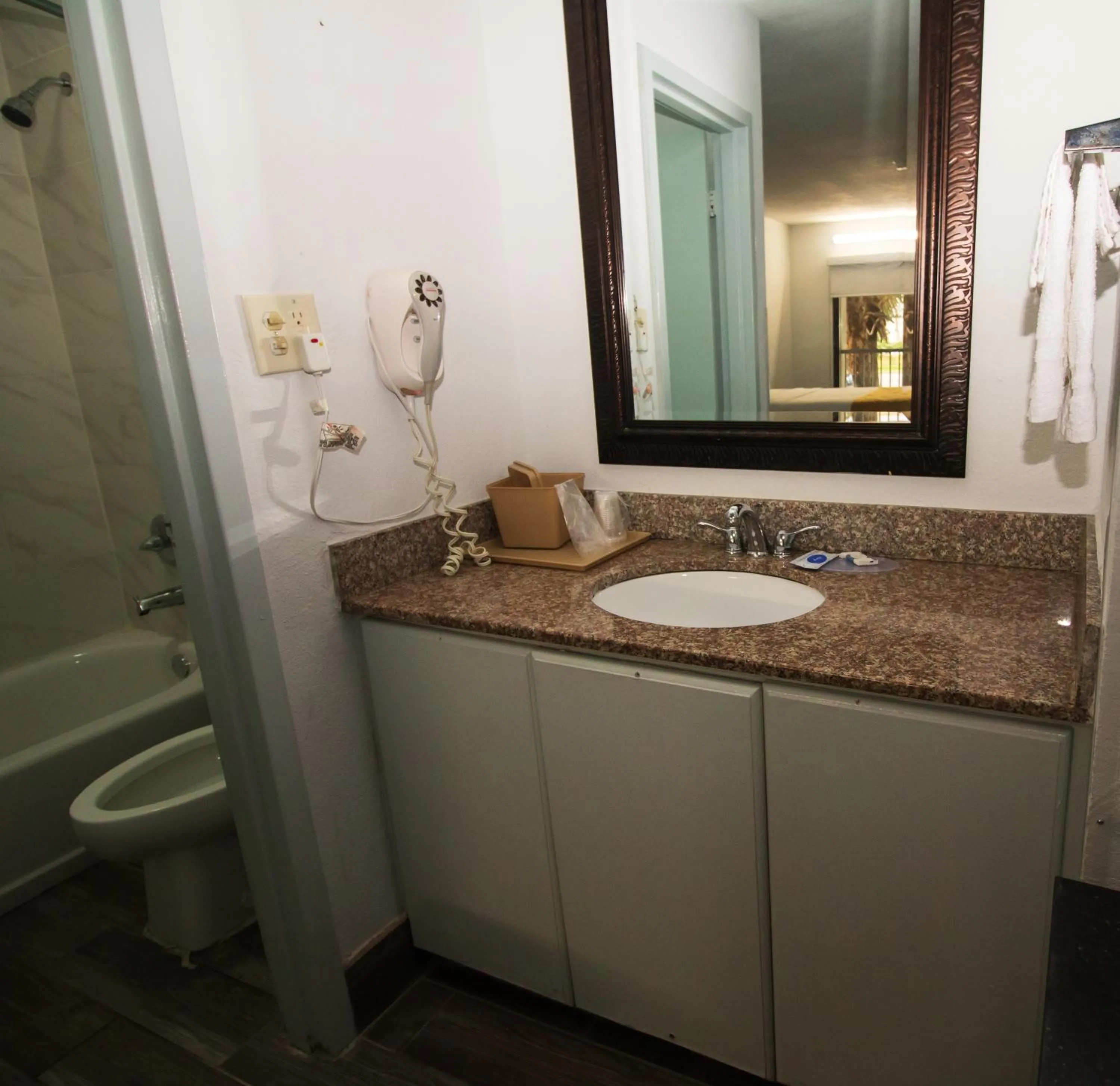 Bathroom in Sweet Dream Inn - University Park