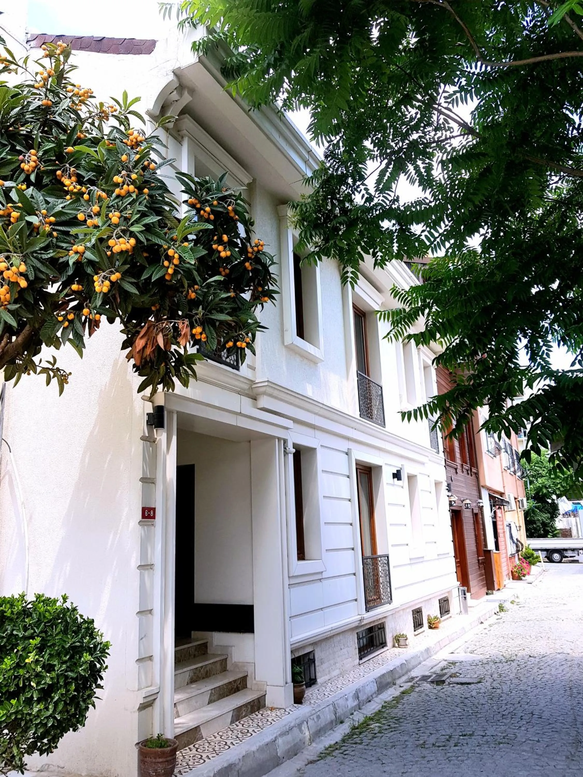 Property building in Lalinn Hotel