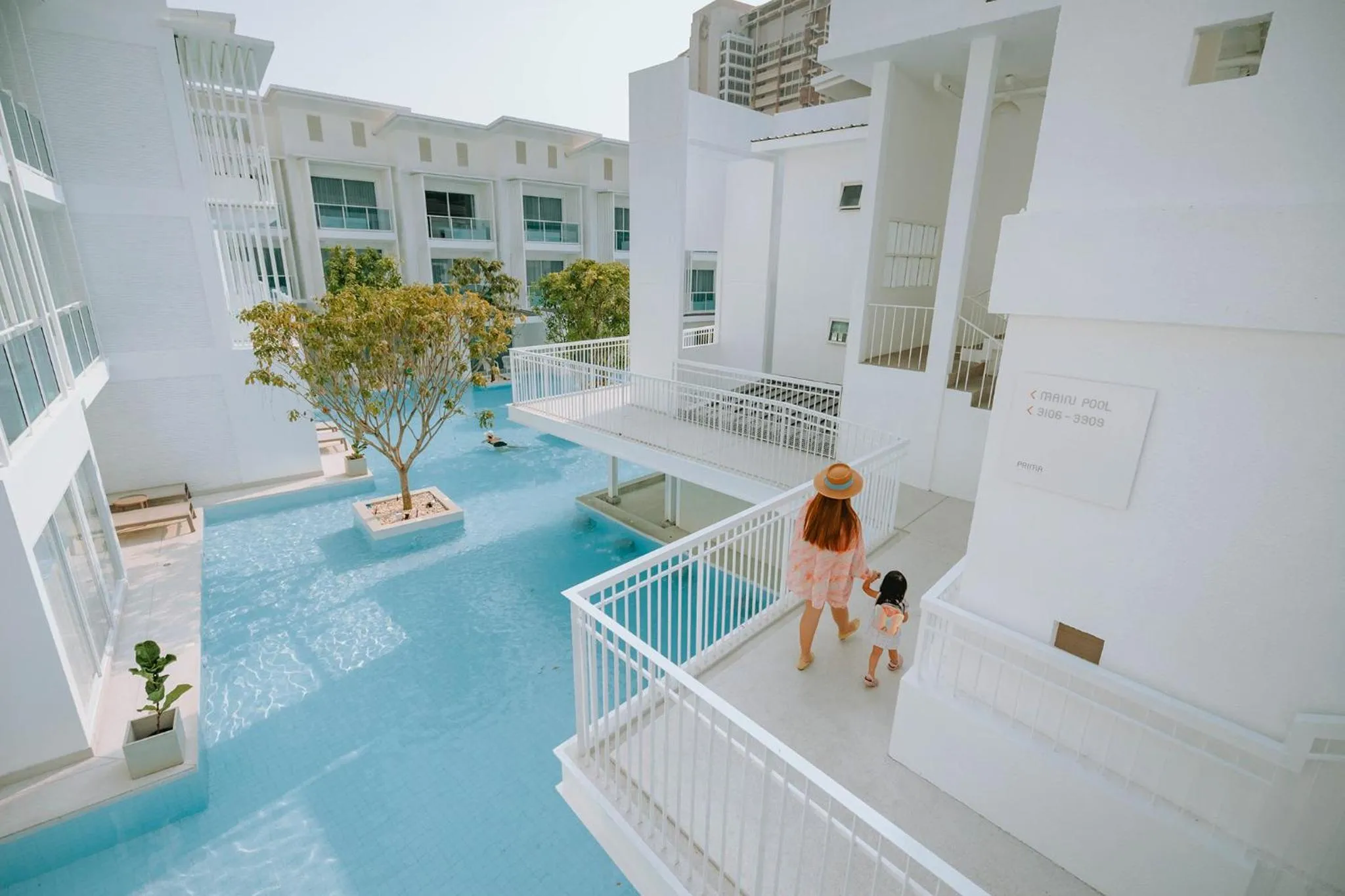 Swimming pool in Prima Hotel Pattaya