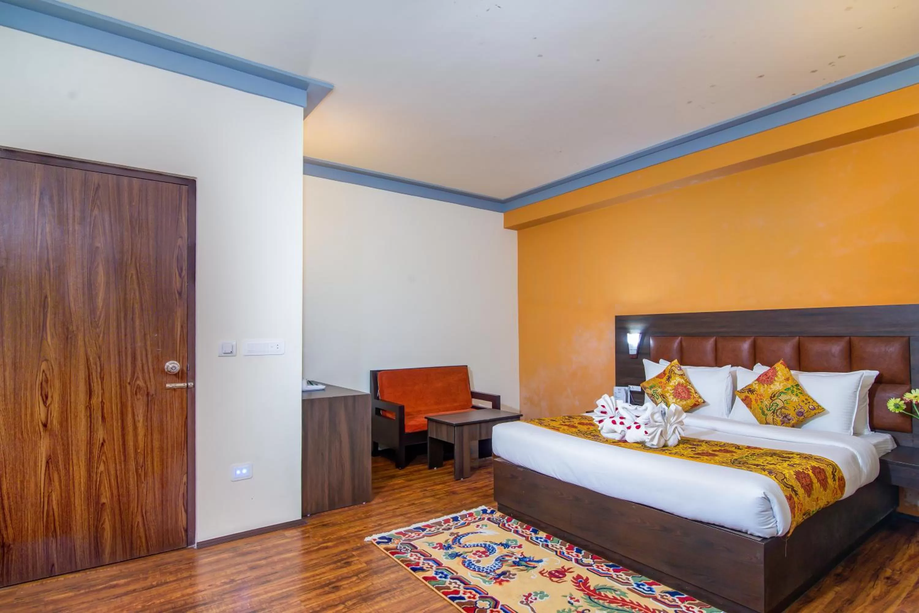 Bed in Muscatel Grand Silkroute - 300 Mts from MG Marg