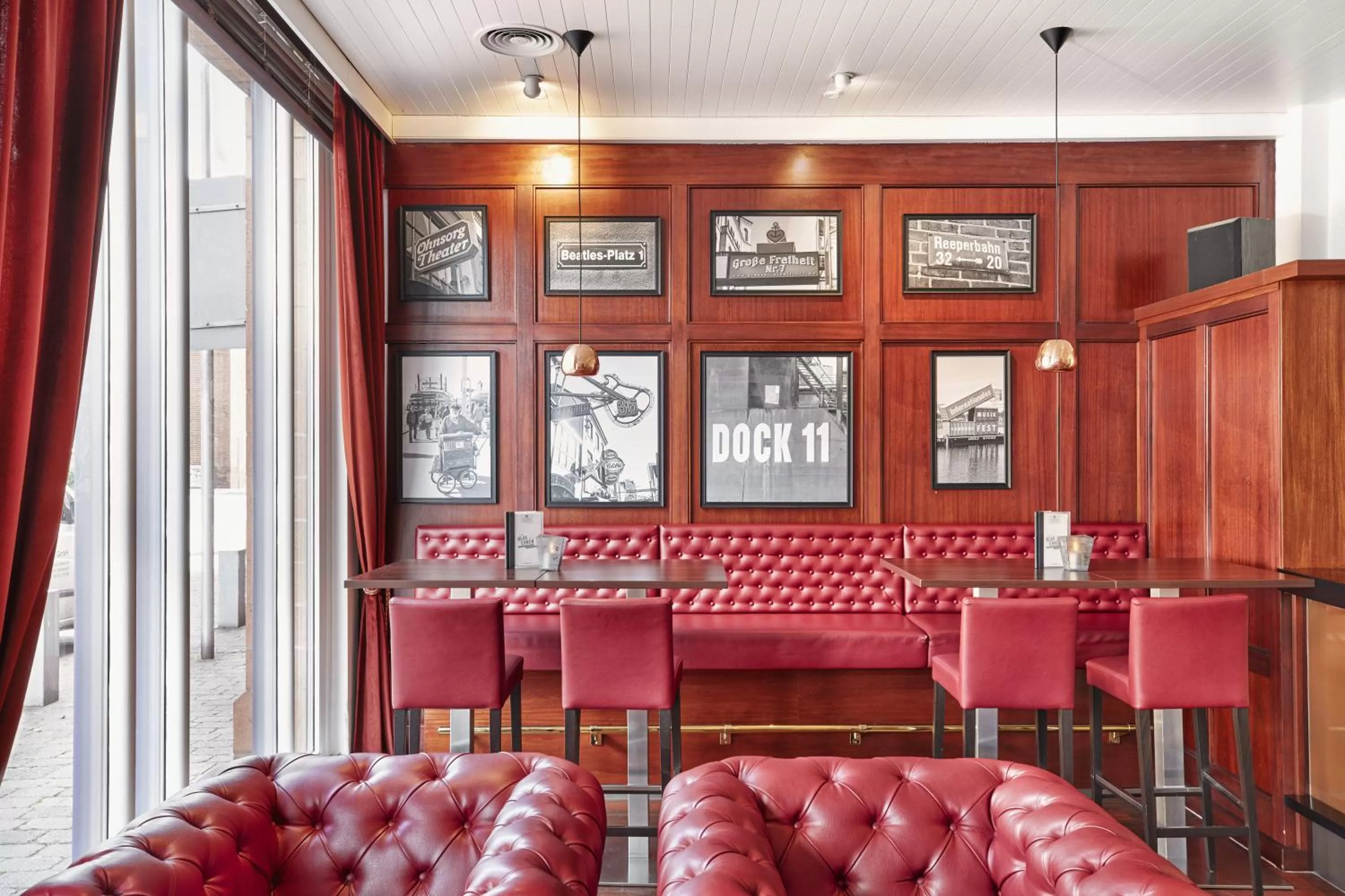 Lounge or bar in H4 Hotel Hamburg Bergedorf, Trademark Collection by Wyndham