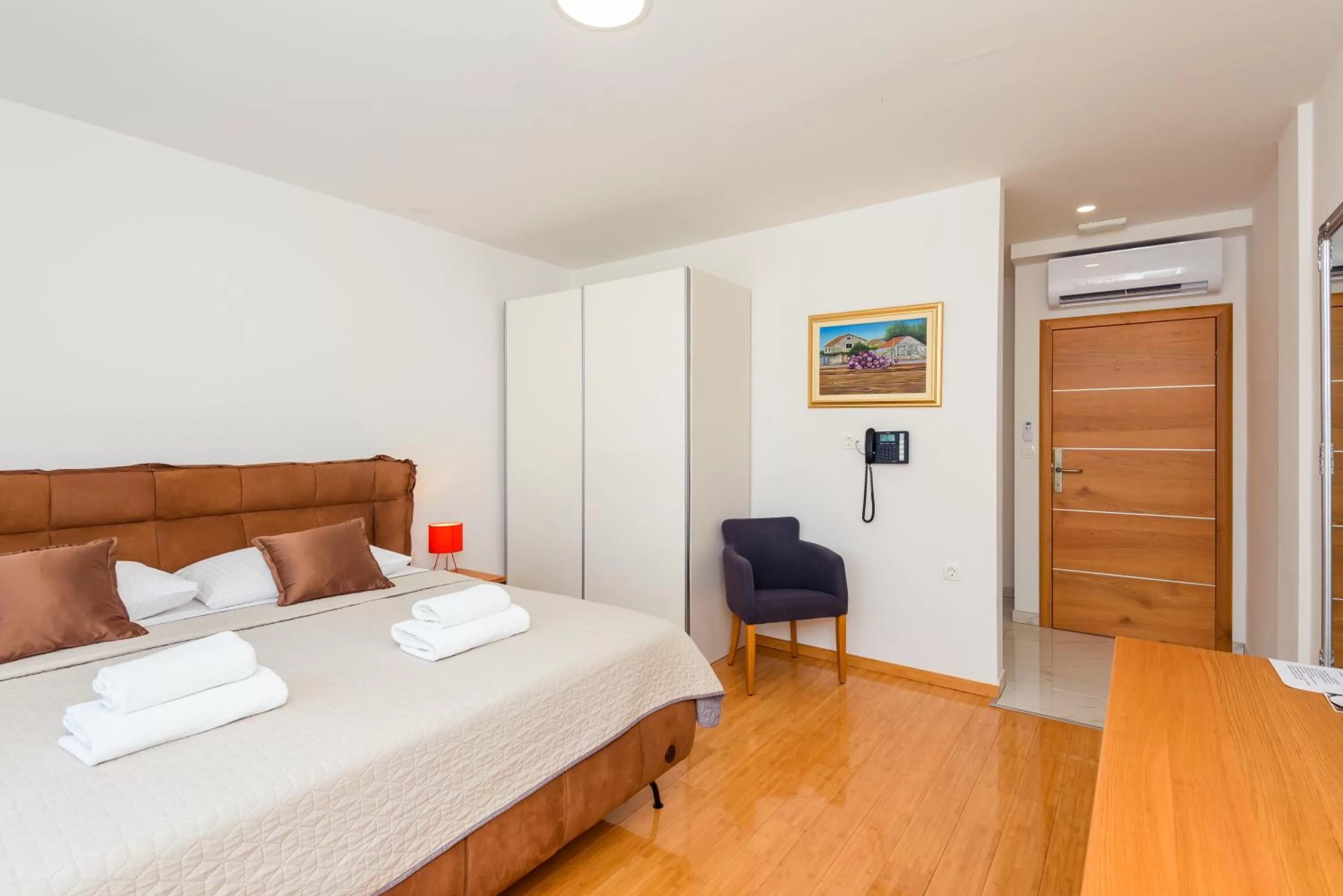 Photo of the whole room, Bed in Boutique rooms Kican