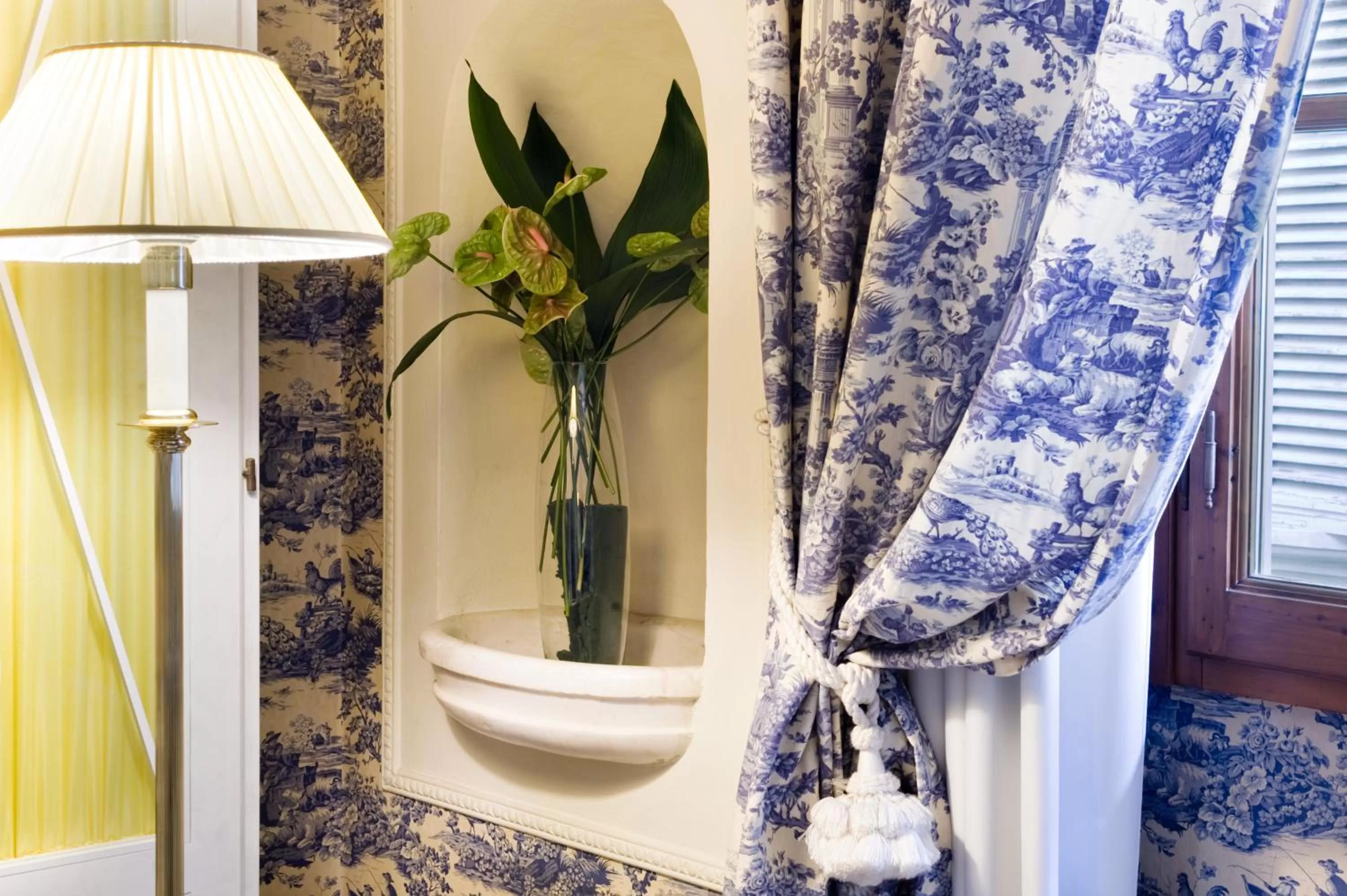 Decorative detail in Alloro B&B