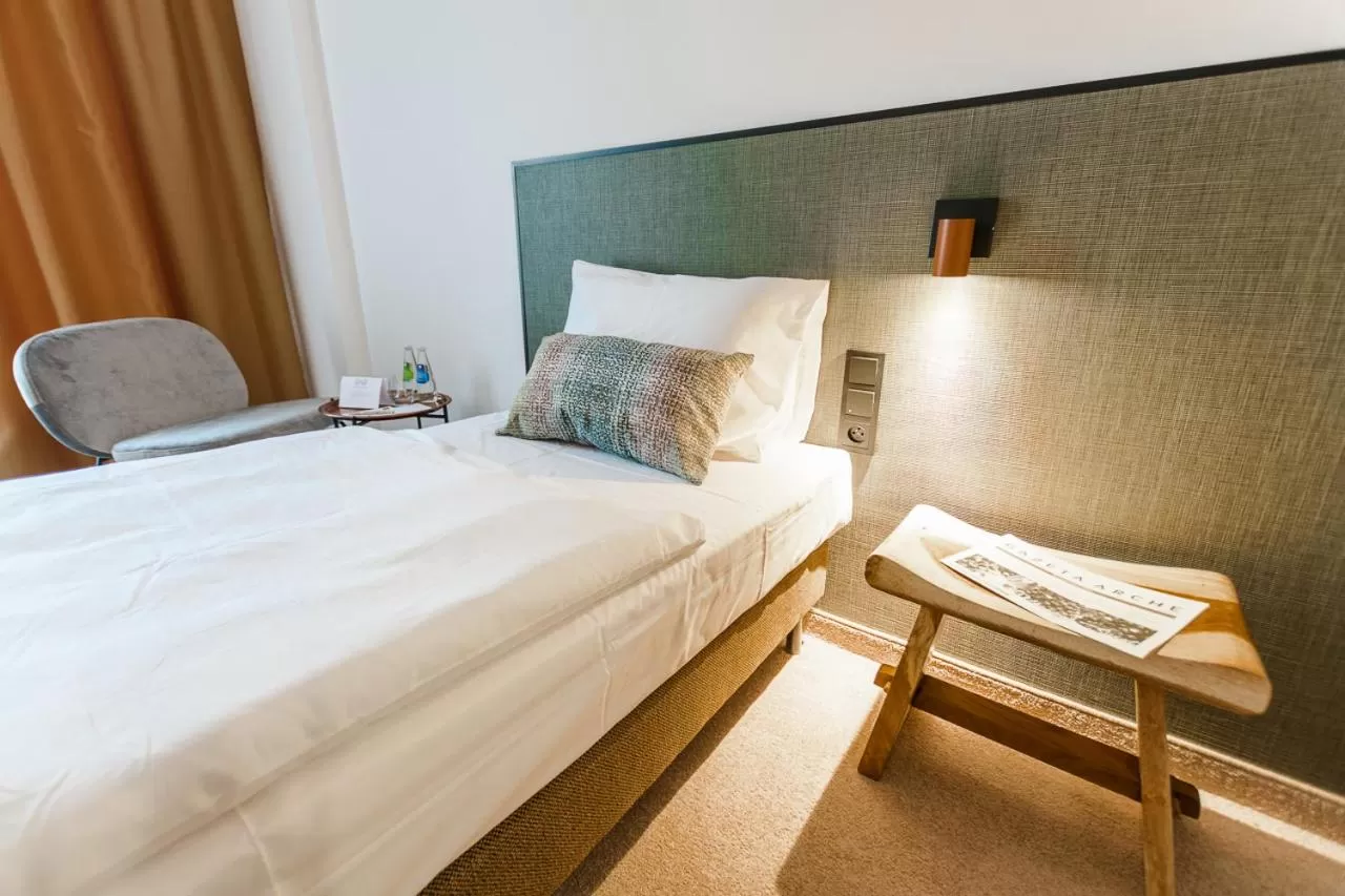 TV and multimedia, Bed in Arche Hotel Lublin