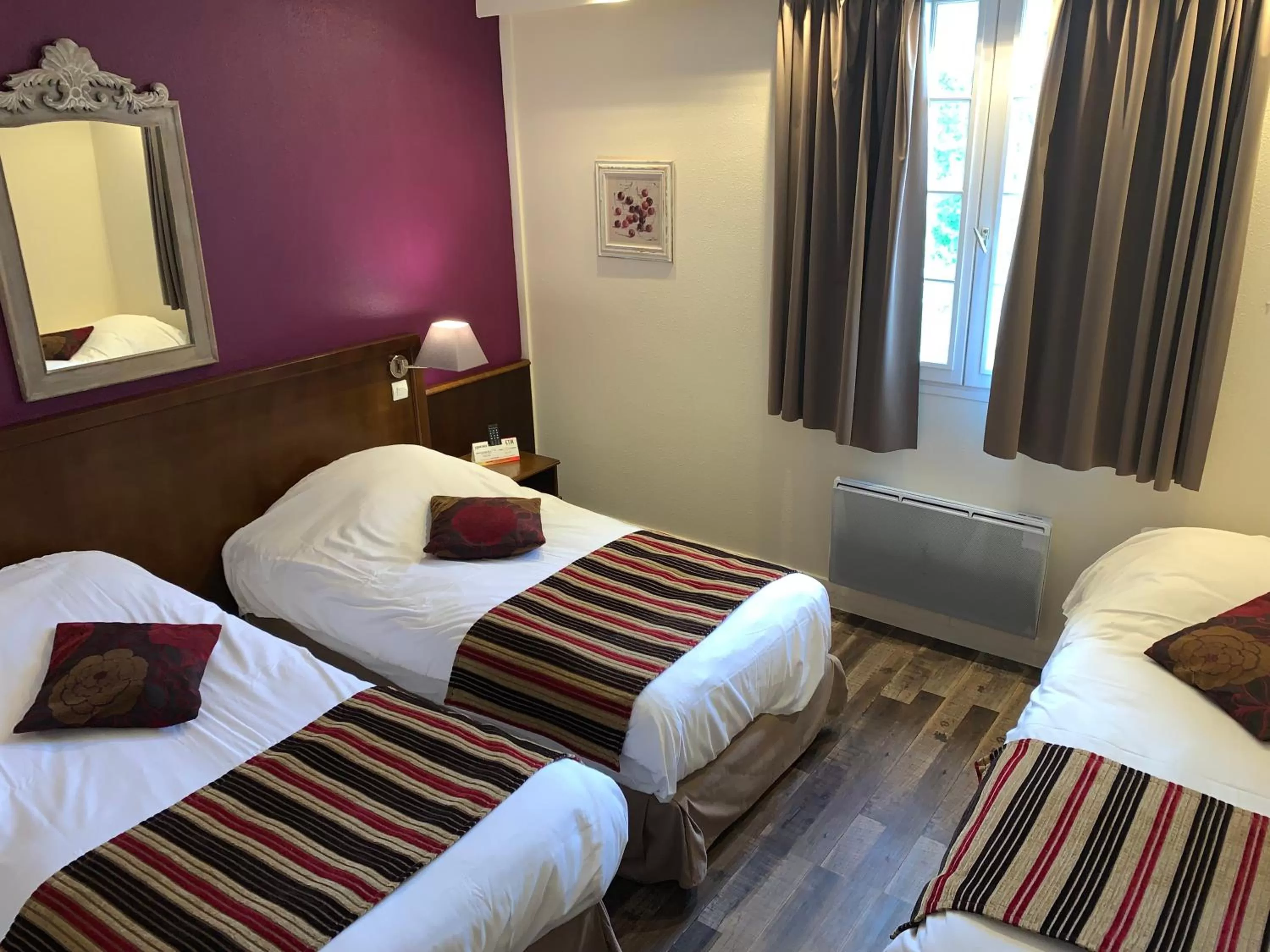 Bed in Logis Hôtel Les Nymphéas