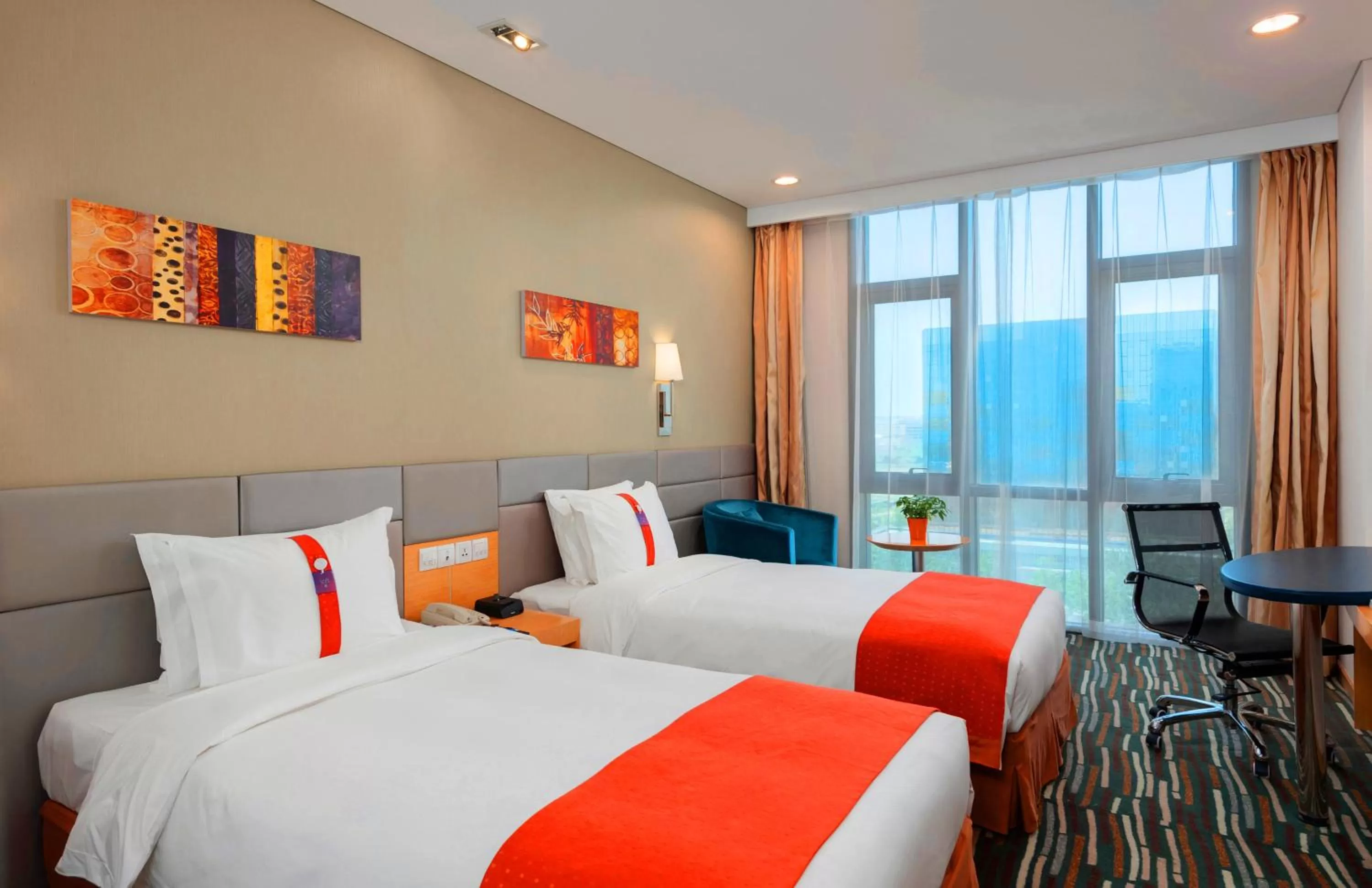 Photo of the whole room, Bed in Holiday Inn Express Beijing Yizhuang by IHG - Taxi 1 Hour to International Airport and 800 Meters to the Nearby Subway