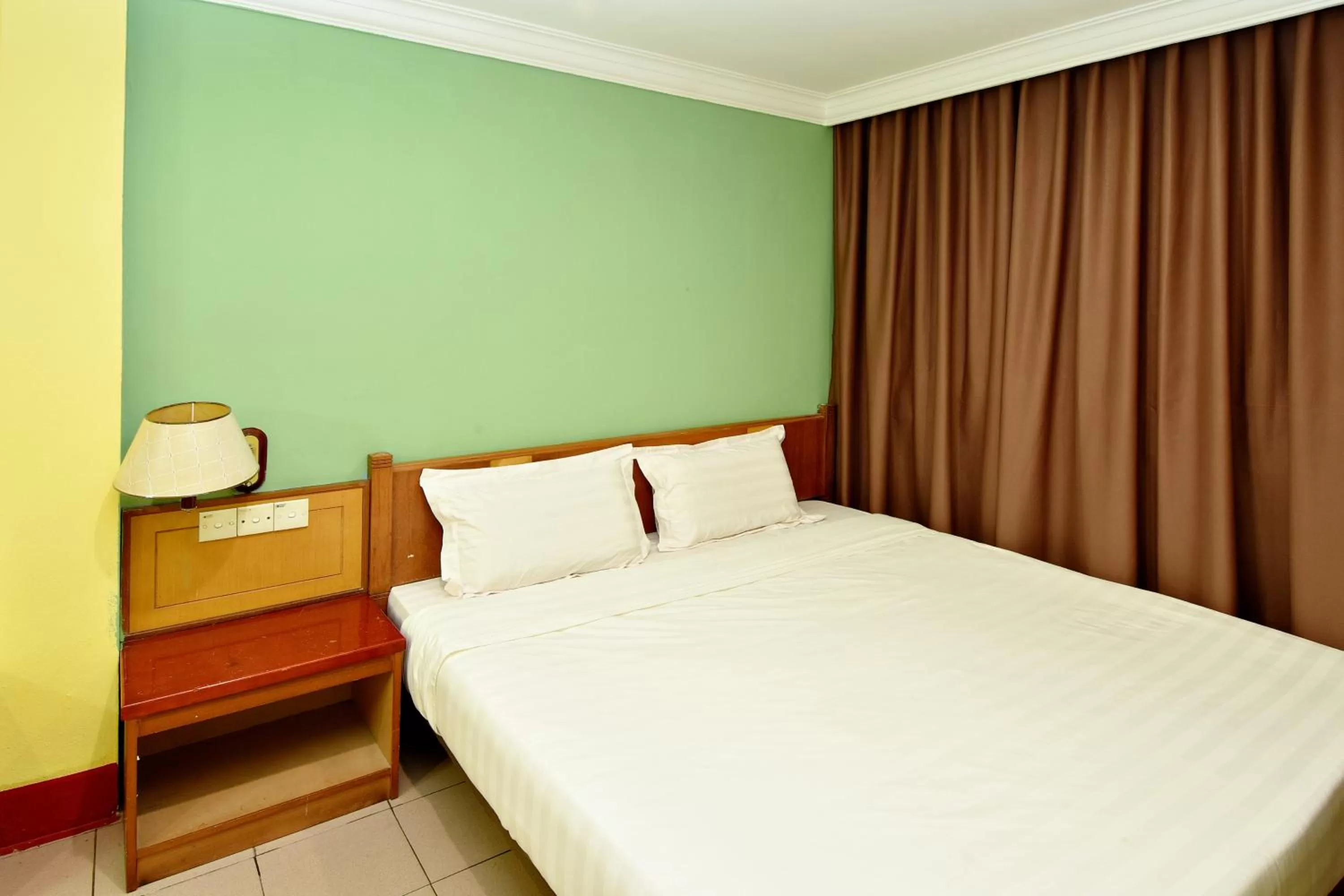 Bed in Mandarin Inn by Glex